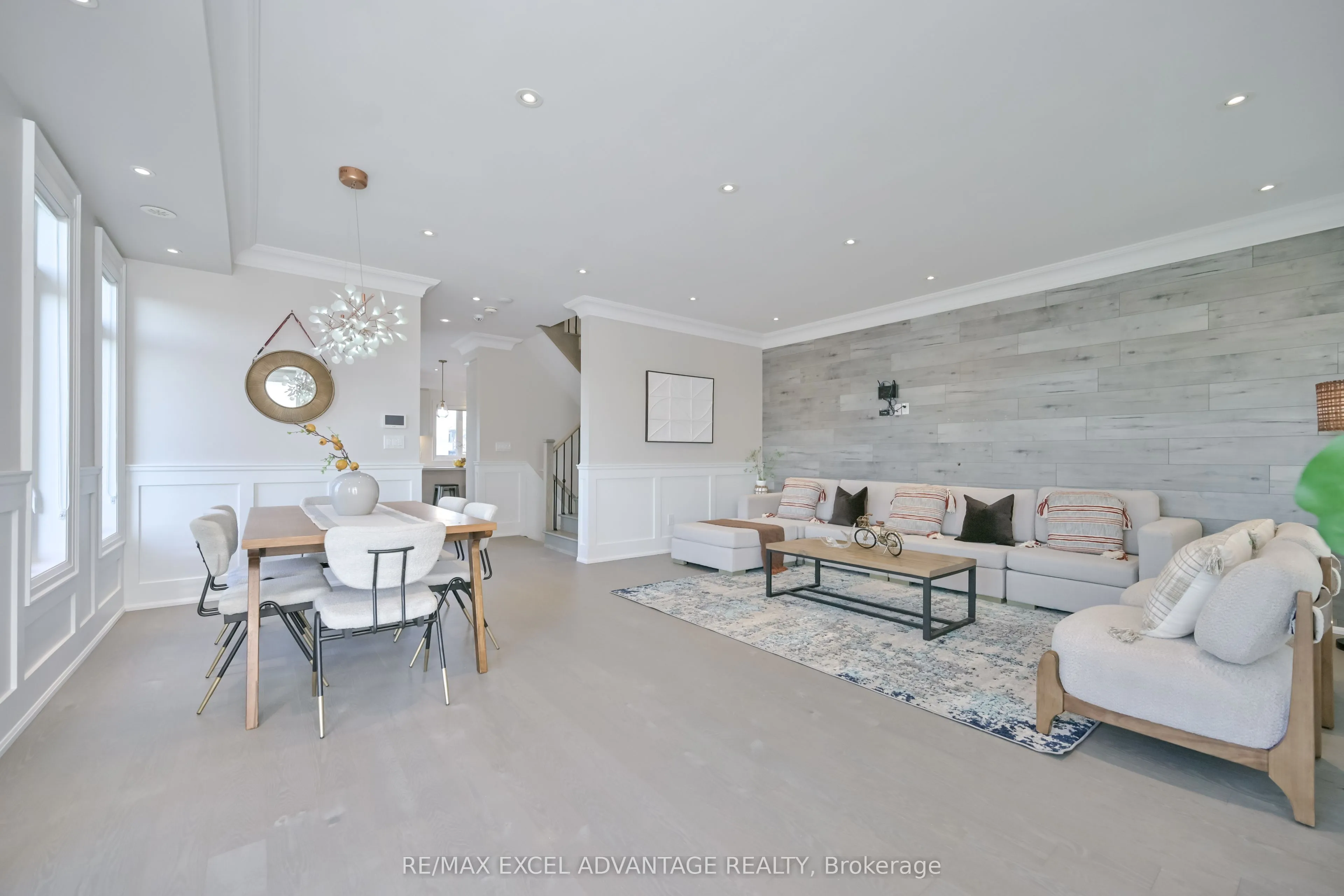 Condo Townhouse living room at 50 South Park Road Markham