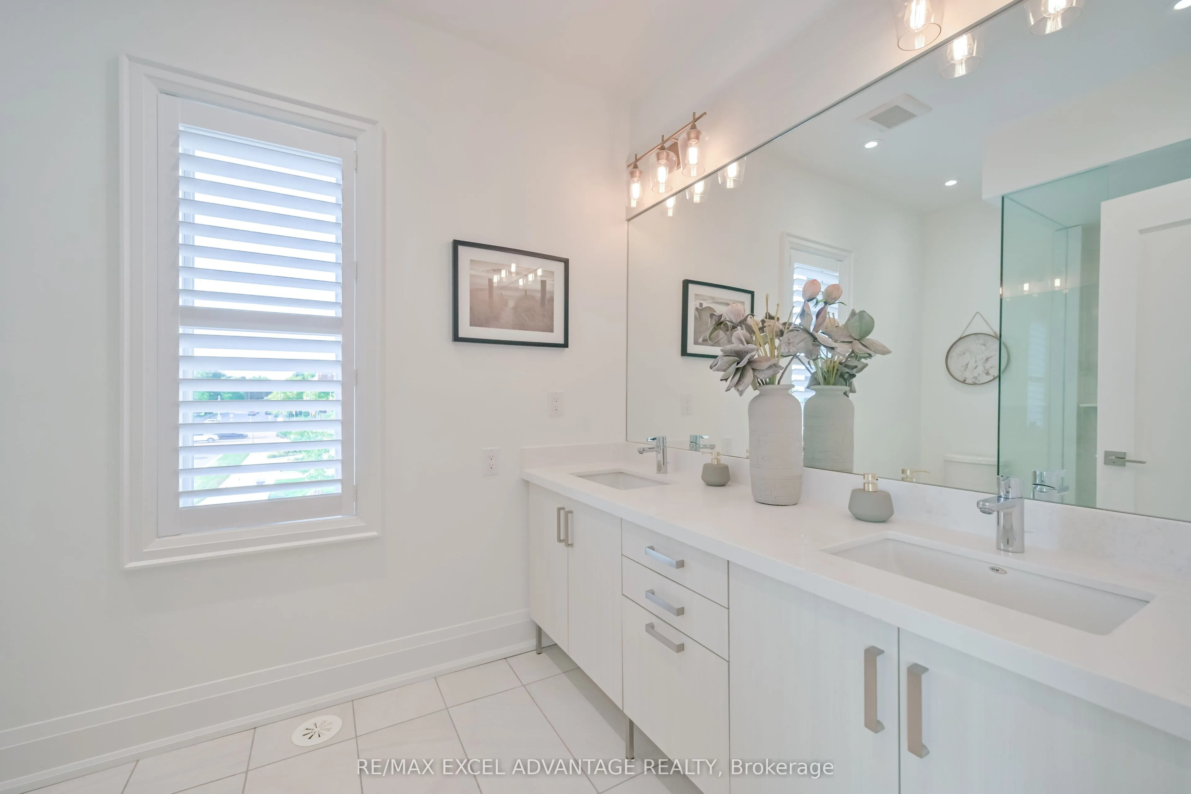 Condo Townhouse interior view at 50 South Park Road Markham