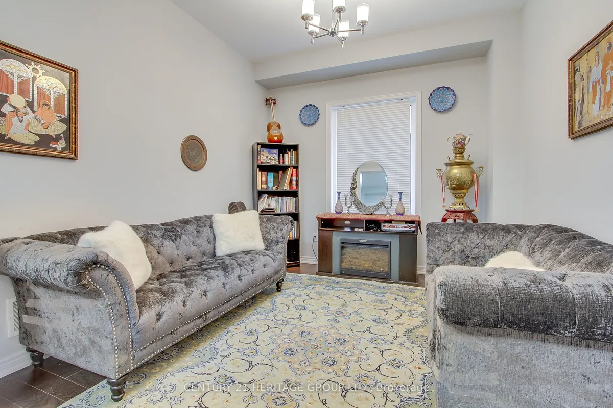 71 Woodhaven Avenue, ON L4G 3Y2