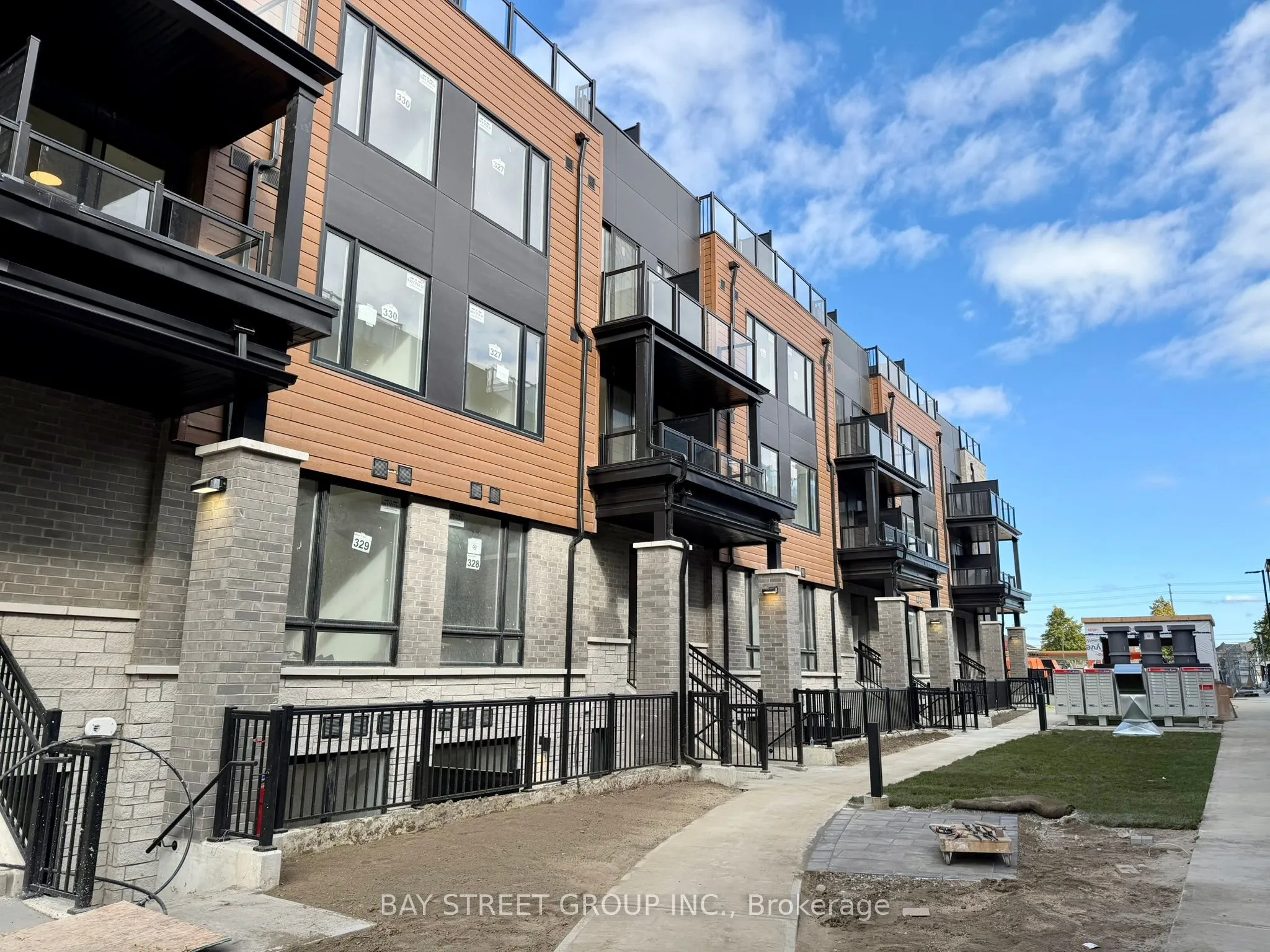 Condo Townhouse 3 bedroom 3 bathroom at 113 Marydale Avenue in Markham - MLS# N12568768