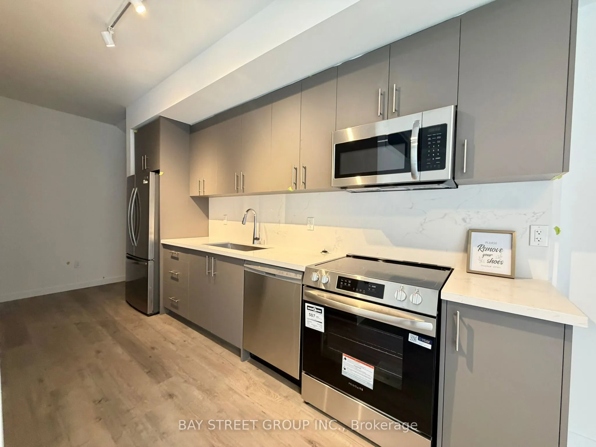 Condo Townhouse kitchen at 113 Marydale Avenue Markham