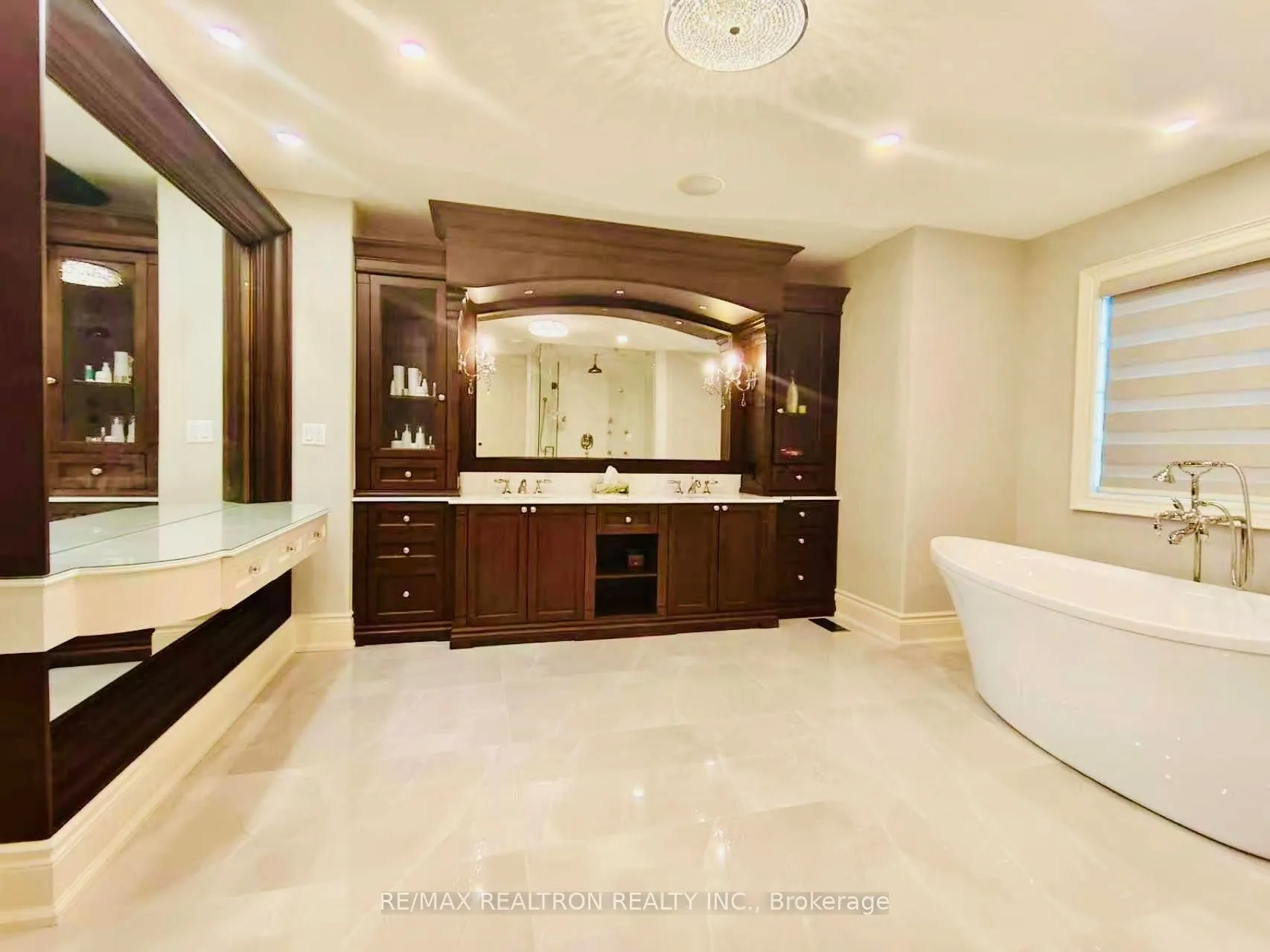 136 Angus Glen Boulevard, ON L6C 3B8