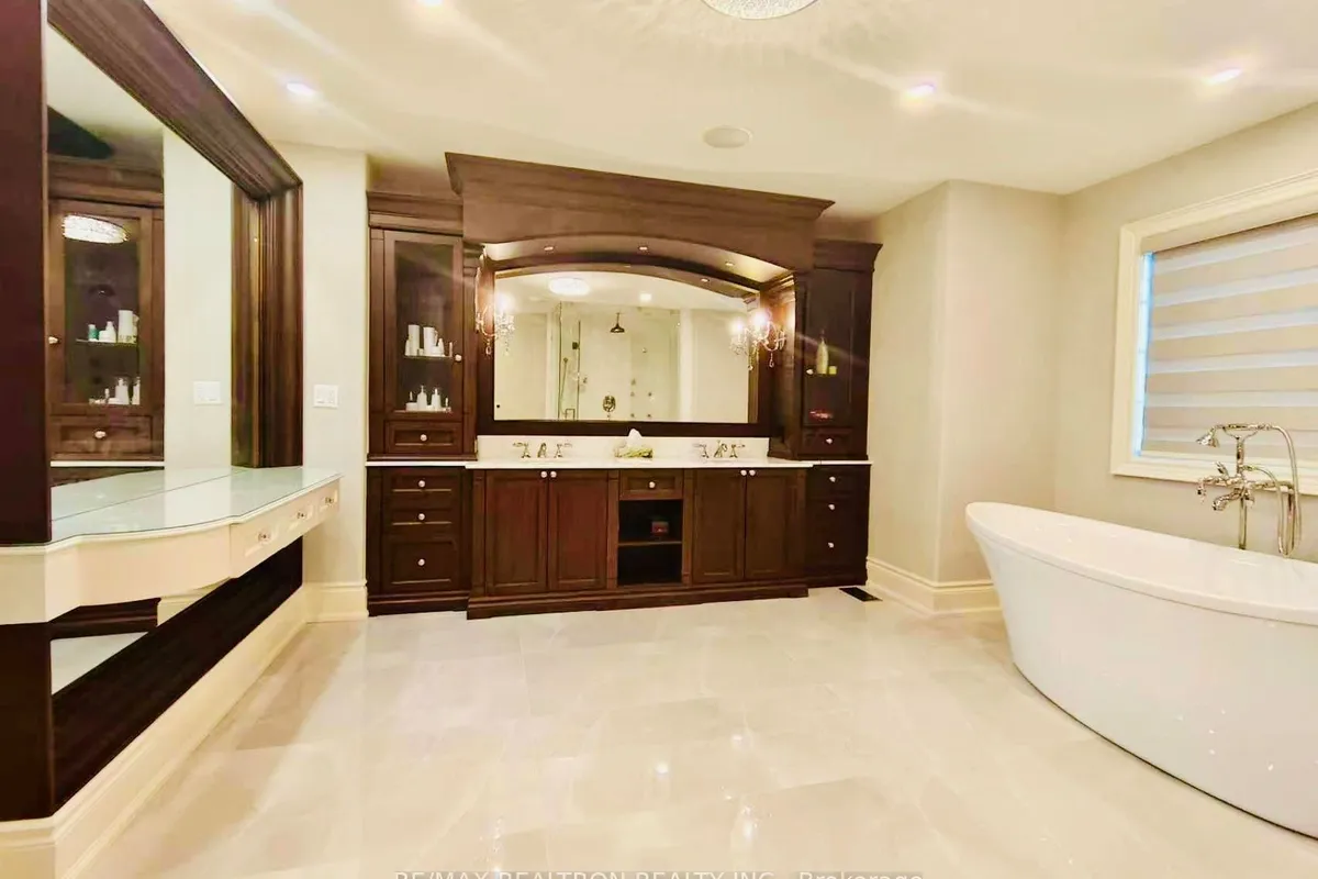 136 Angus Glen Boulevard, ON L6C 3B8