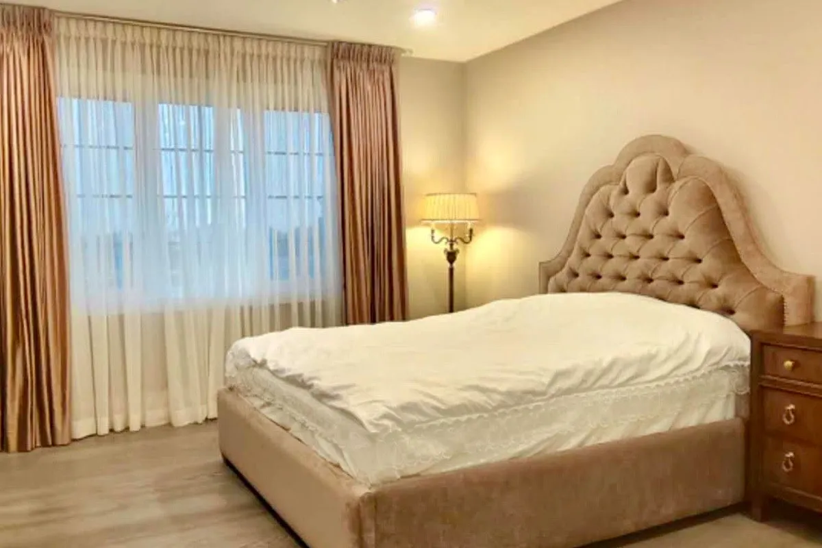 136 Angus Glen Boulevard, ON L6C 3B8