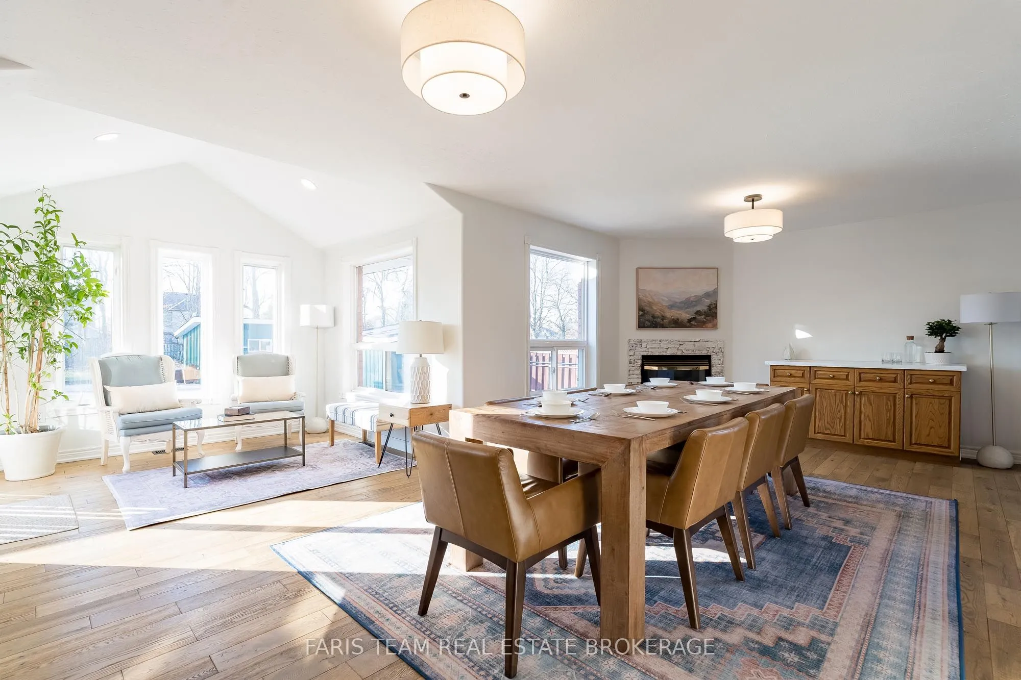 Detached interior view at 2040 Lea Road Innisfil