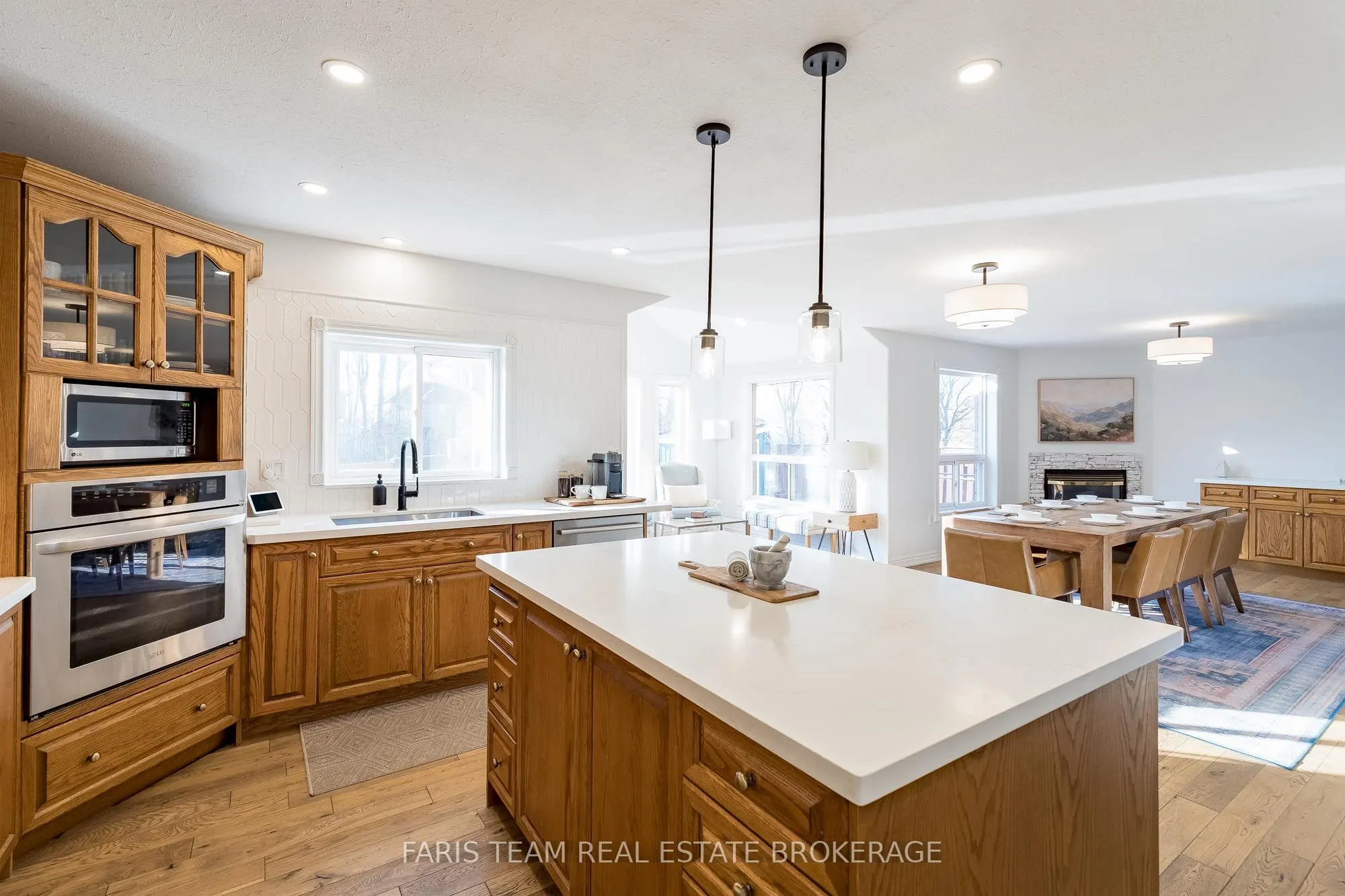 Detached 5 bedroom 6 bathroom at 2040 Lea Road in Innisfil - MLS# N12569250