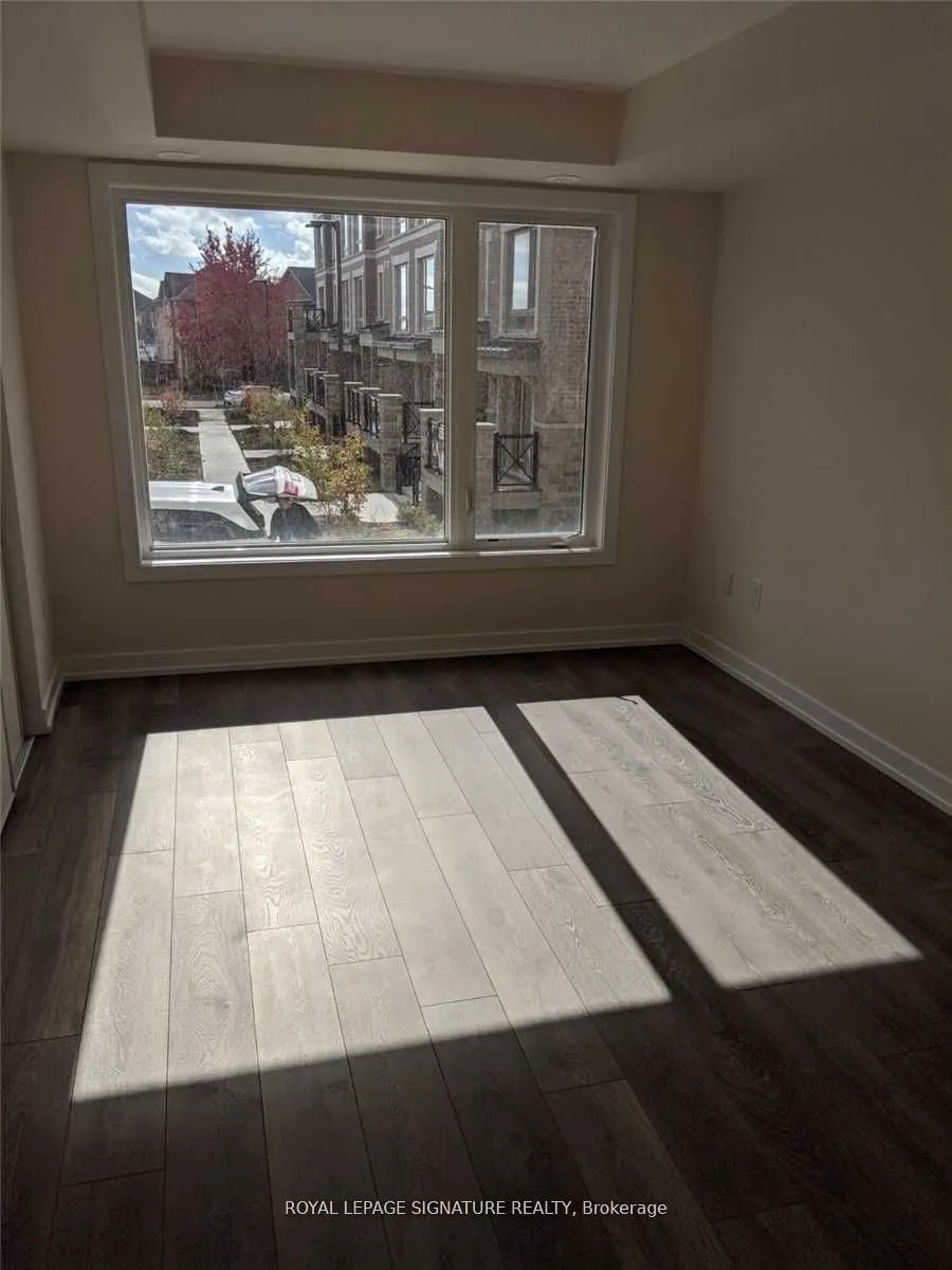 Condo Townhouse kitchen at 20 Westmeath Lane Markham