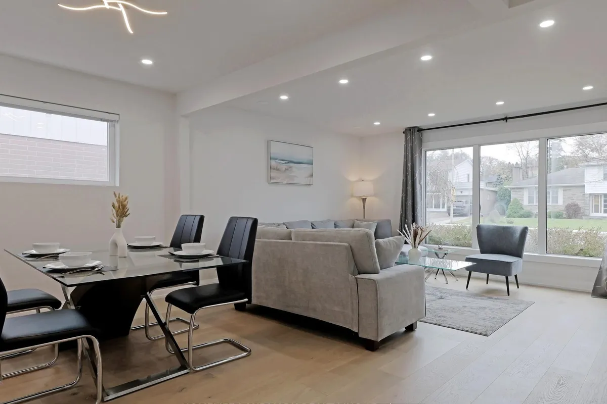 31 Henderson Avenue, ON L3T 2K5