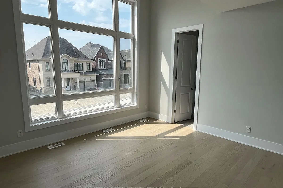 35 Meizhou Avenue, ON L6C 3M8