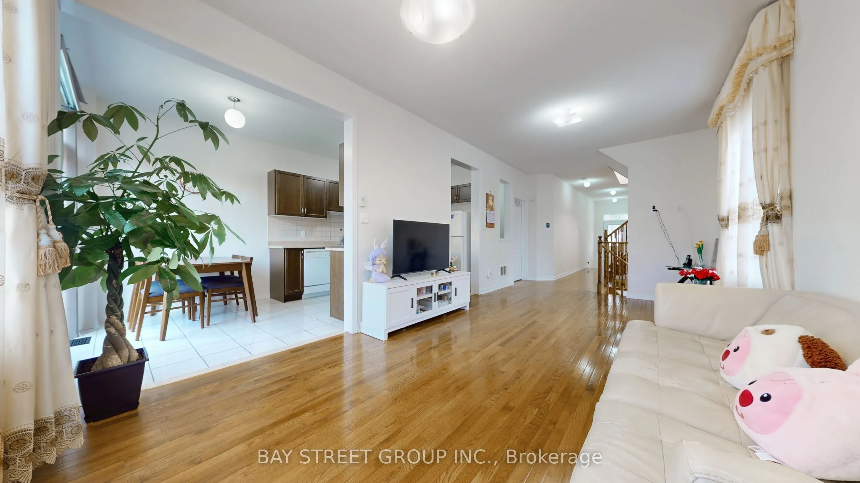 Semi-Detached  living room at 82 Coleluke Lane Markham