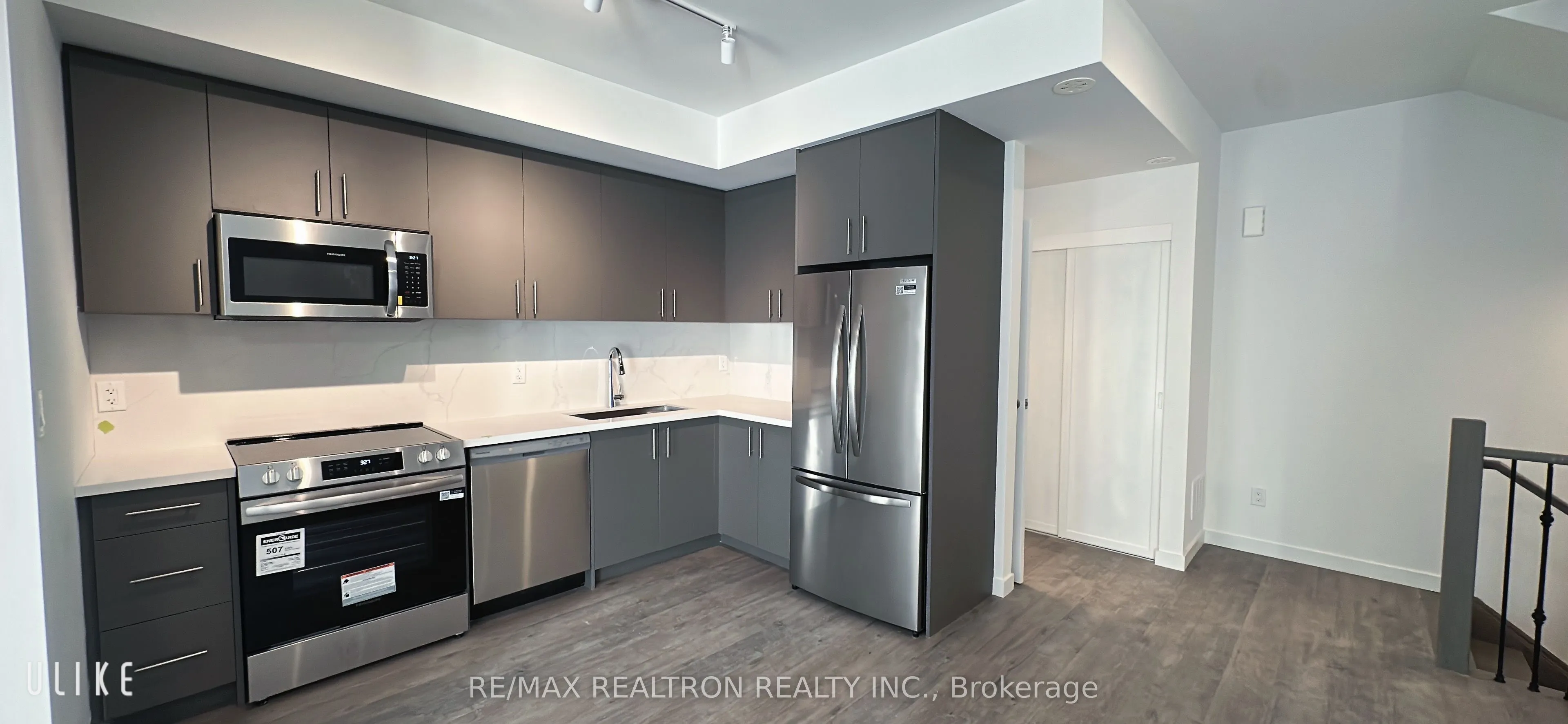 Condo Townhouse interior view at 113 Marydale Avenue Markham