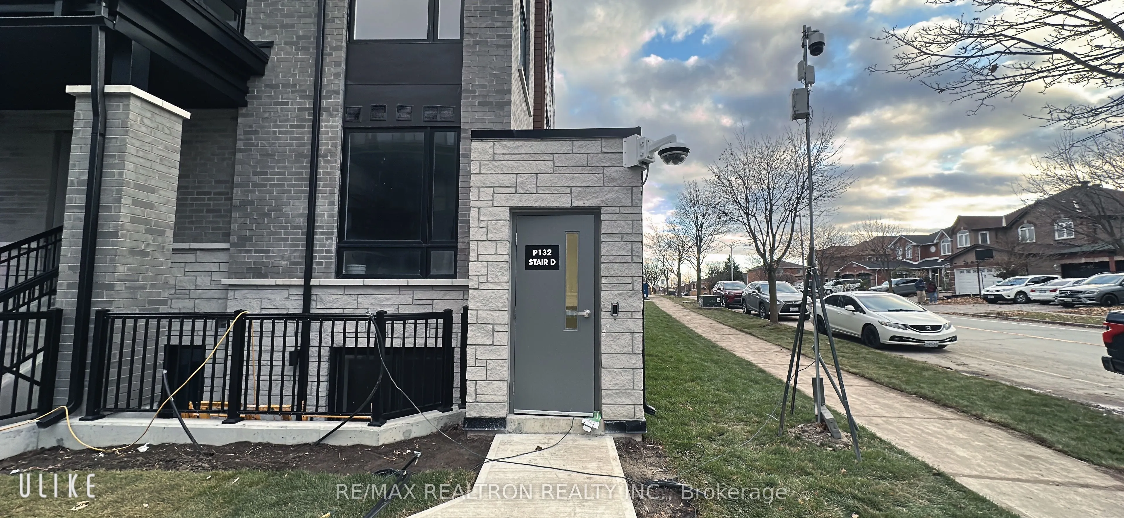 Condo Townhouse kitchen at 113 Marydale Avenue Markham