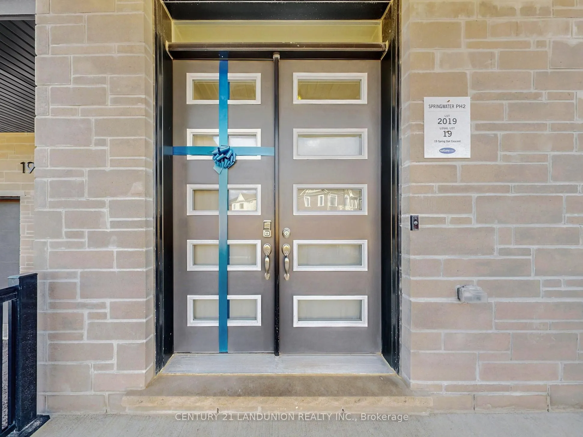 Detached living room at 19 Spring Oak Crescent Markham