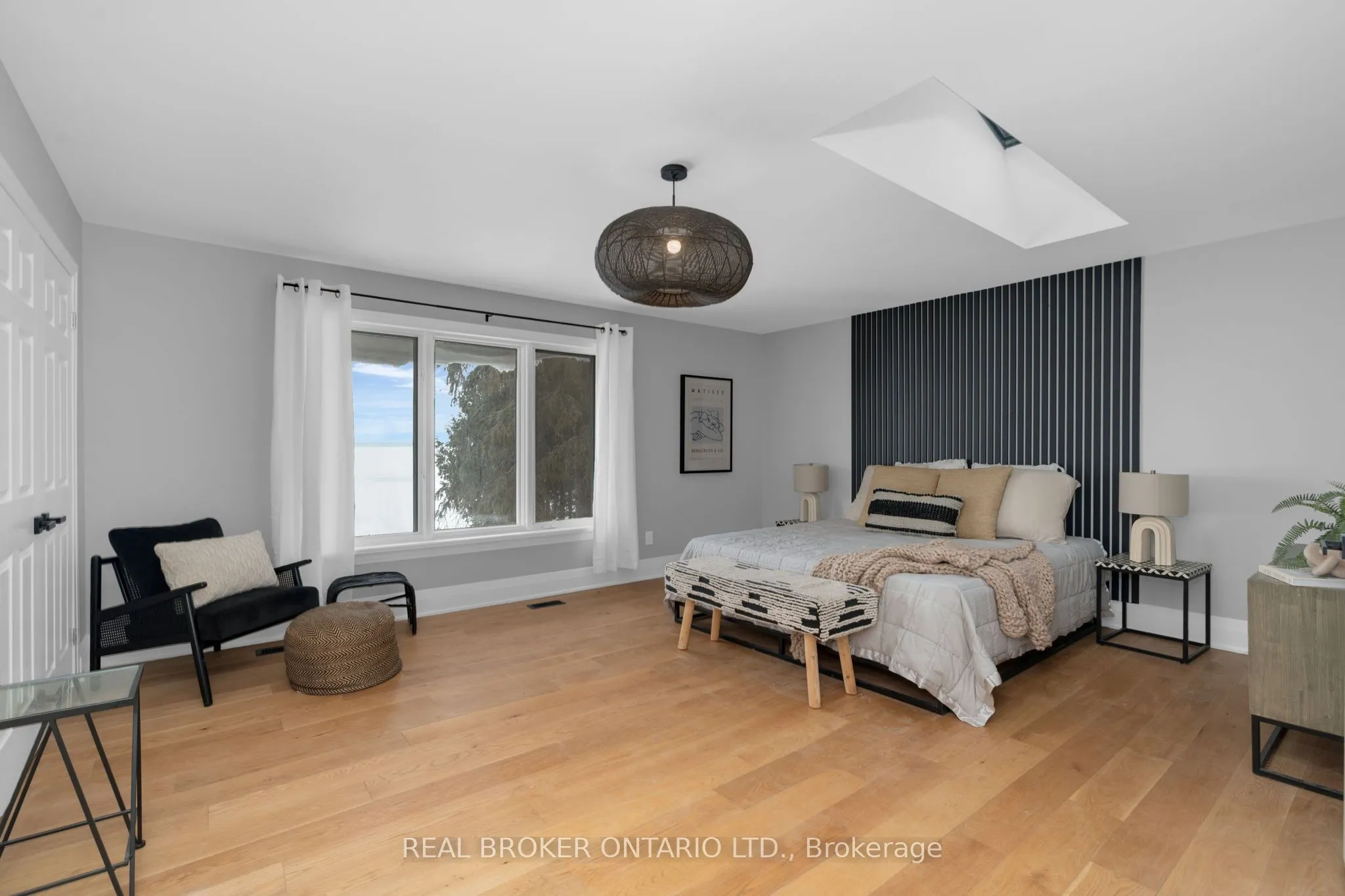 Detached kitchen at 943 Barry Avenue Innisfil