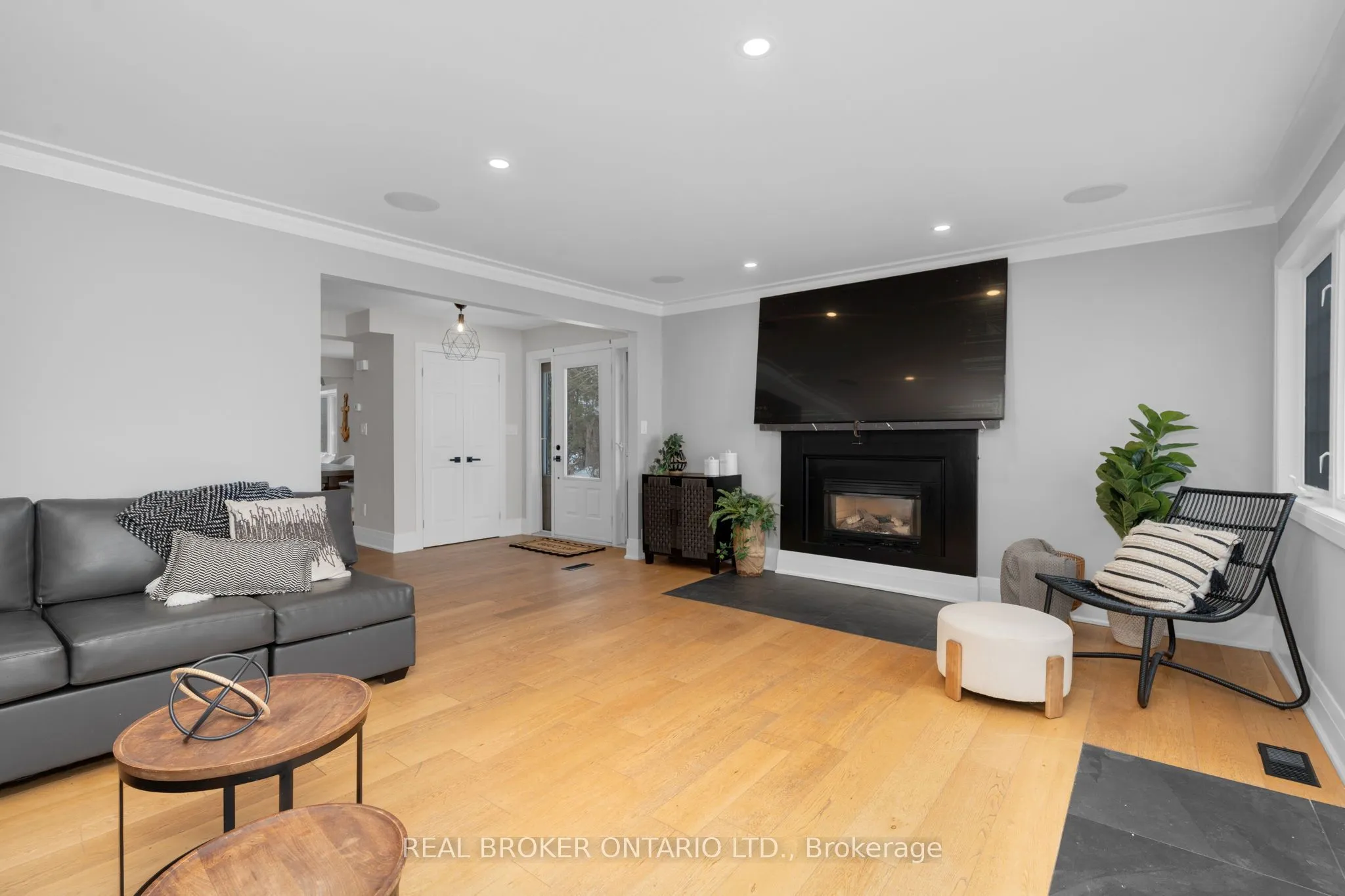 Detached interior view at 943 Barry Avenue Innisfil