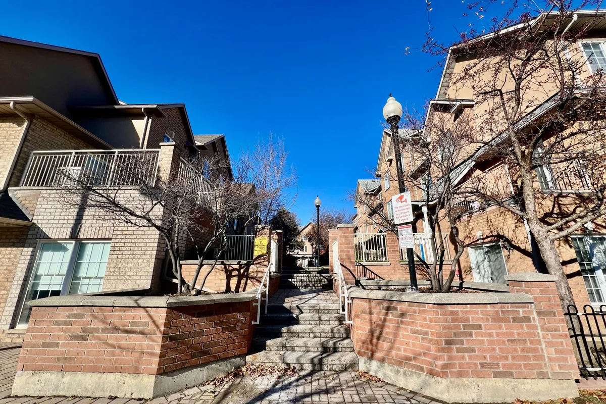 Condo Townhouse 3 bedroom 3 bathroom at 10 Cox Boulevard in Markham - MLS# N12572862