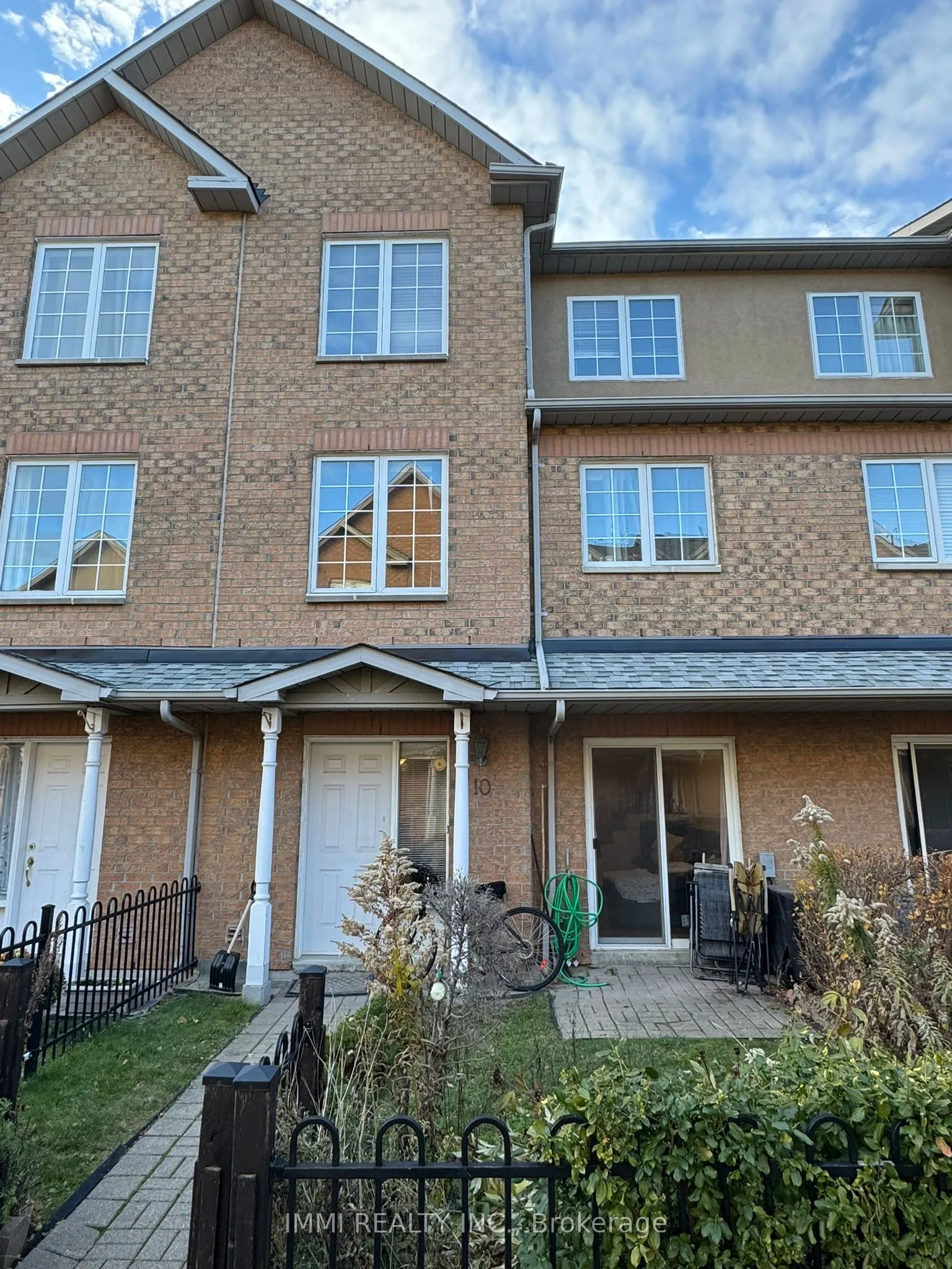 Condo Townhouse 3 bedroom 3 bathroom at 12 Cox Boulevard in Markham - MLS# N12573980