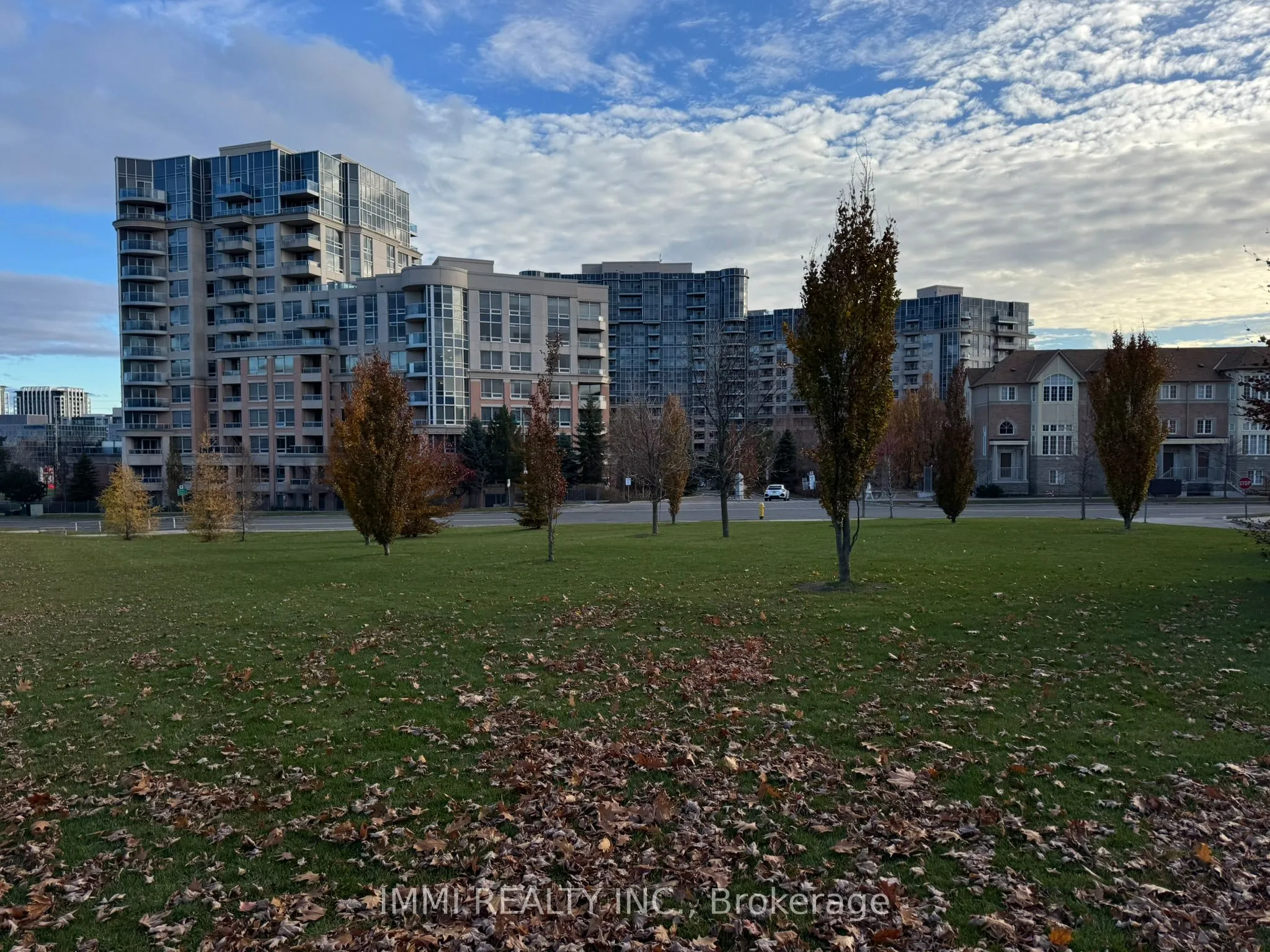 Condo Townhouse living room at 12 Cox Boulevard Markham
