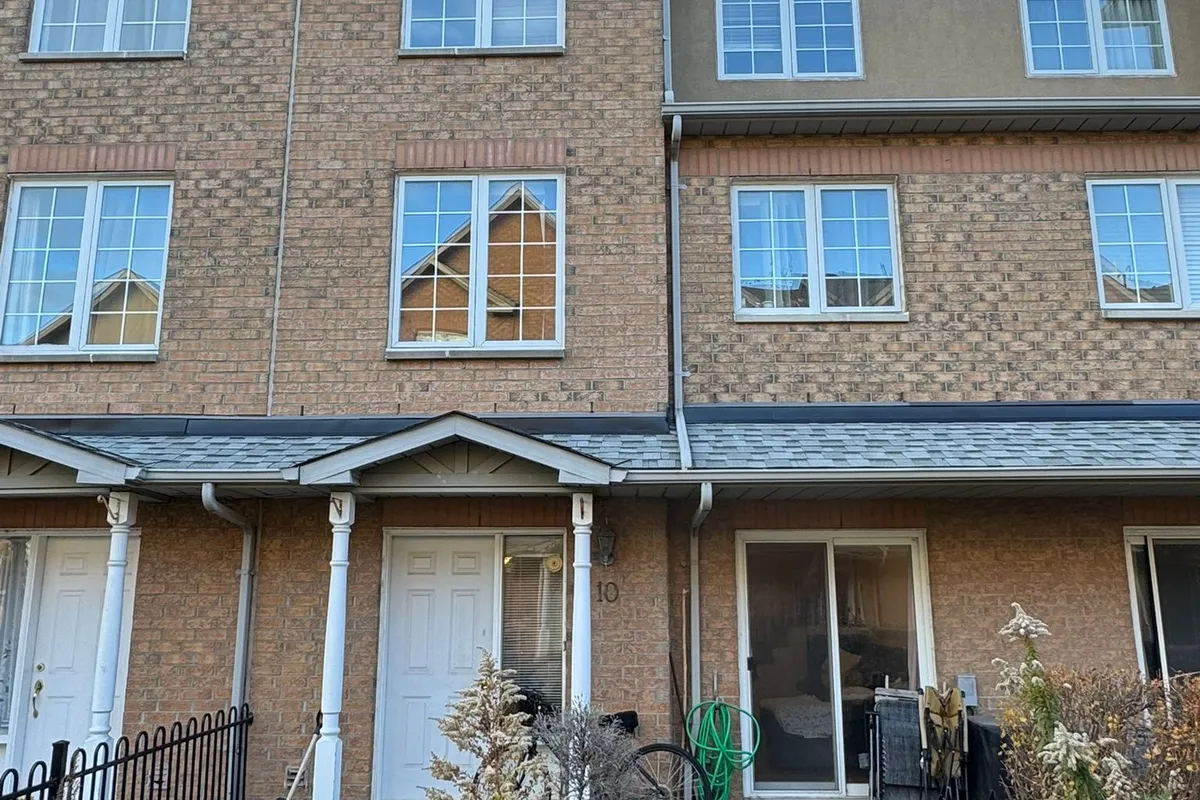 Condo Townhouse 3 bedroom 3 bathroom at 12 Cox Boulevard in Markham - MLS# N12573980