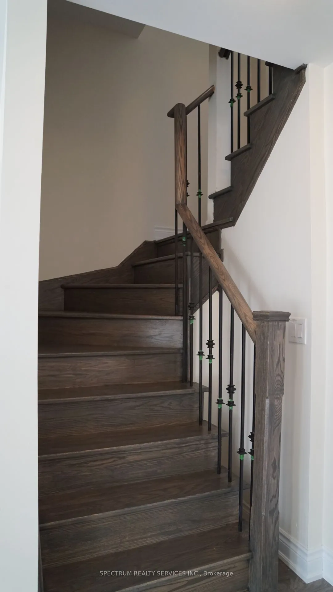 Condo Townhouse living room at 30 Dunsheath Way Markham