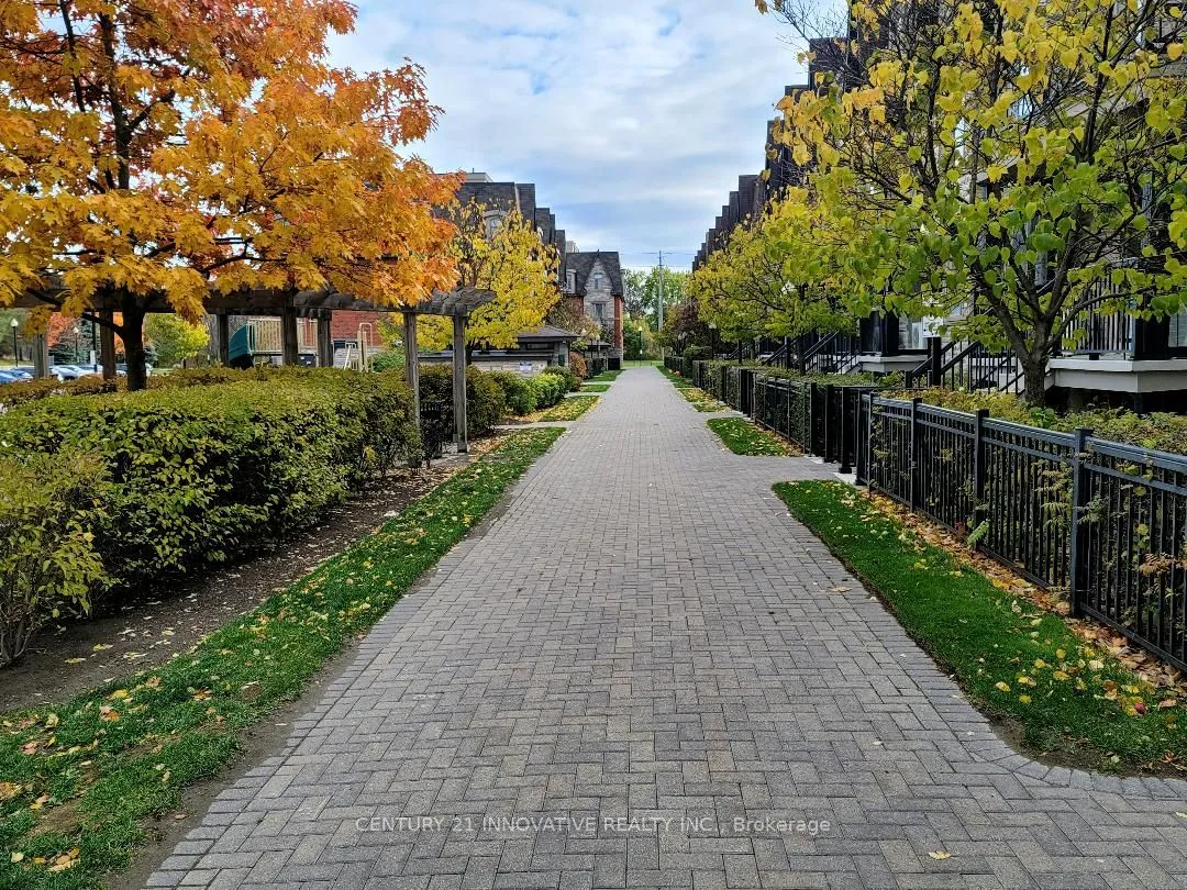 Condo Townhouse living room at 320 John Street Markham