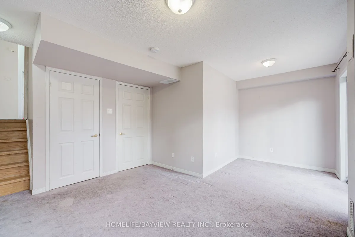 15 Bowler Street, ON L4G 7J2