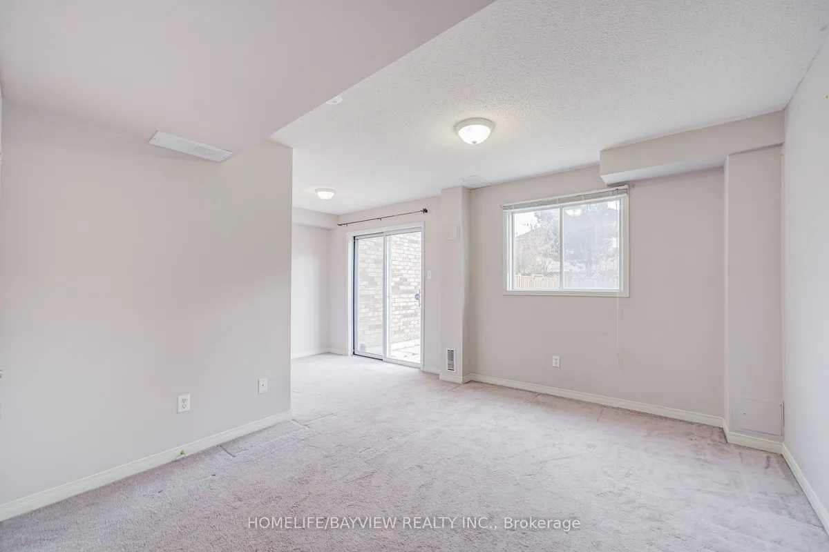 15 Bowler Street, ON L4G 7J2