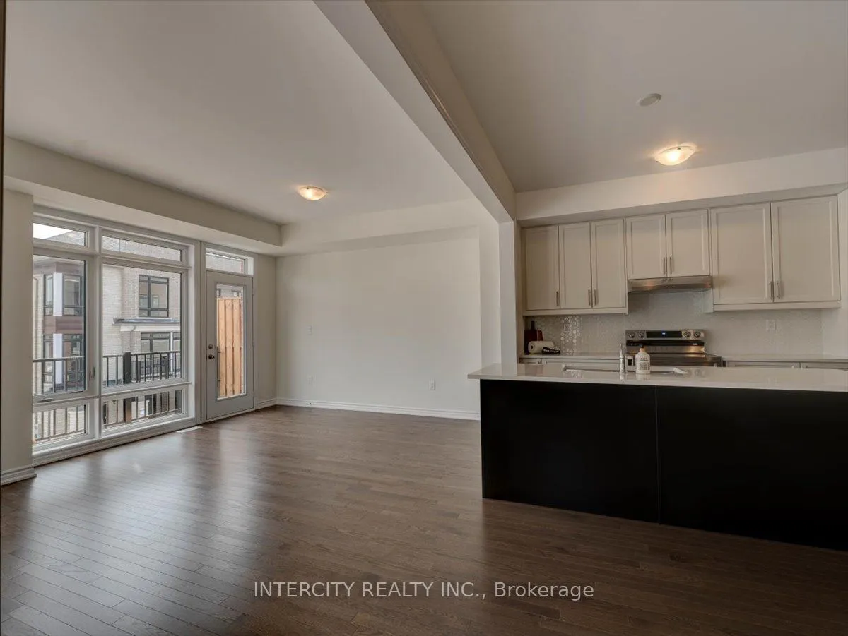 Att/Row/Townhouse kitchen at 22 Griffith Street Aurora