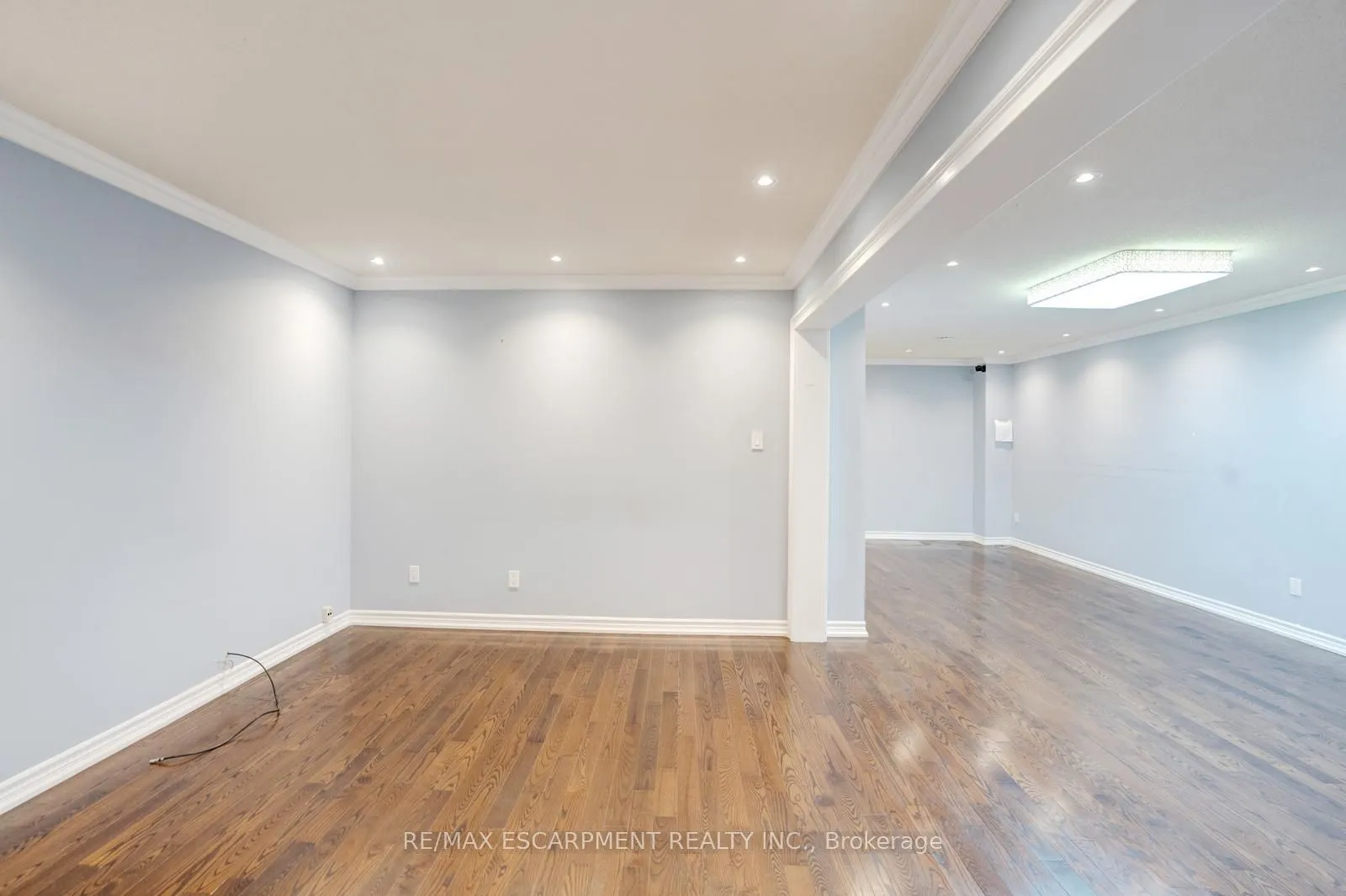 Link interior view at 156 Cimmaron Street Markham