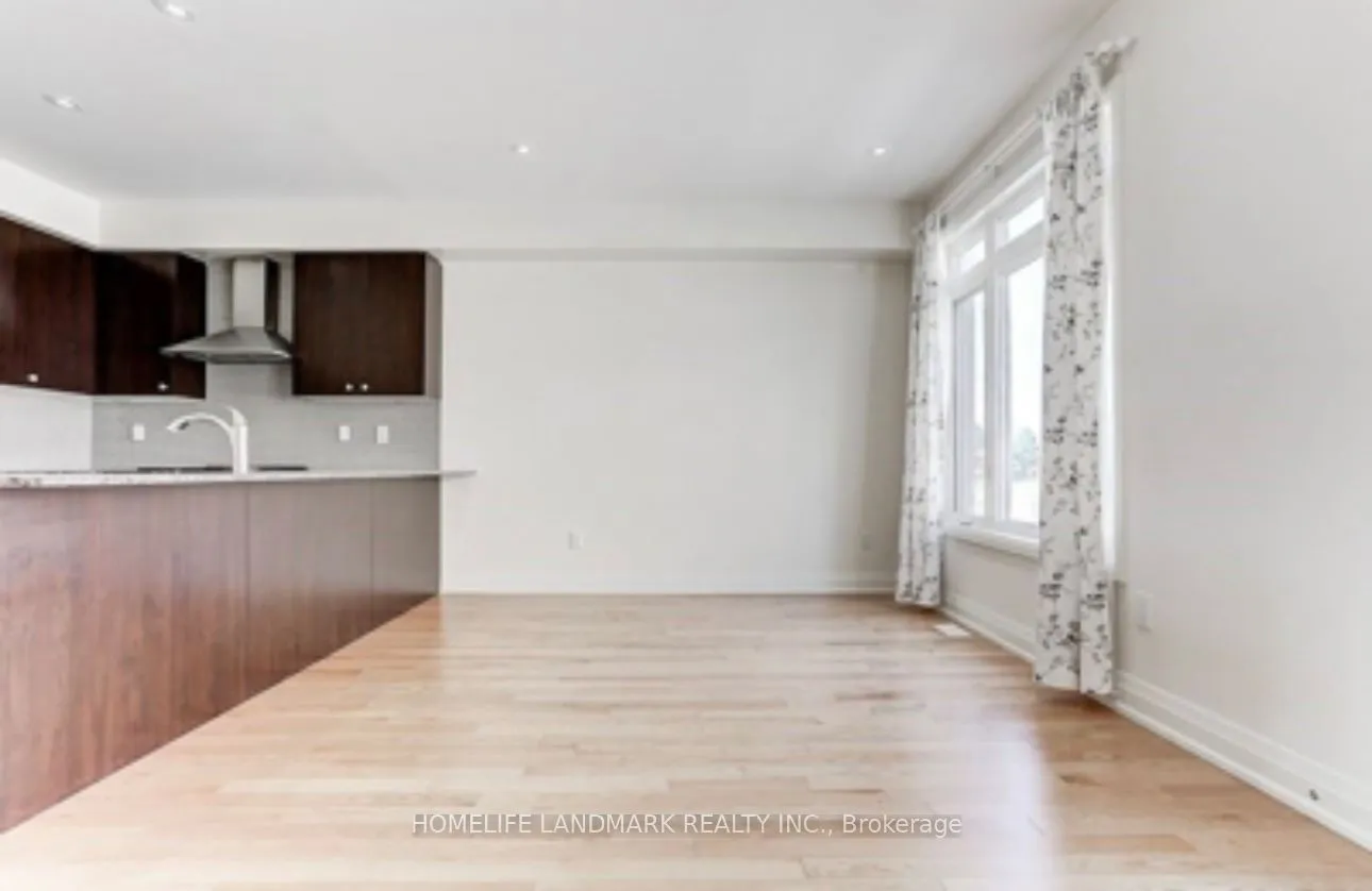 Att/Row/Townhouse kitchen at 30 McClary's Way Markham