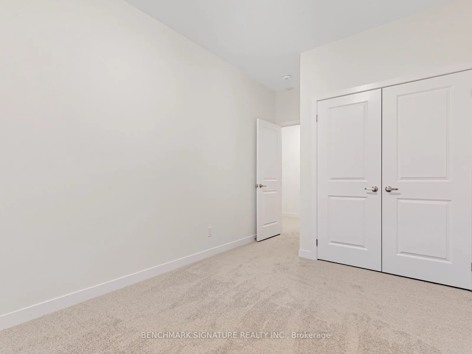 Att/Row/Townhouse living room at 28 Harvey Bunker Crescent Markham