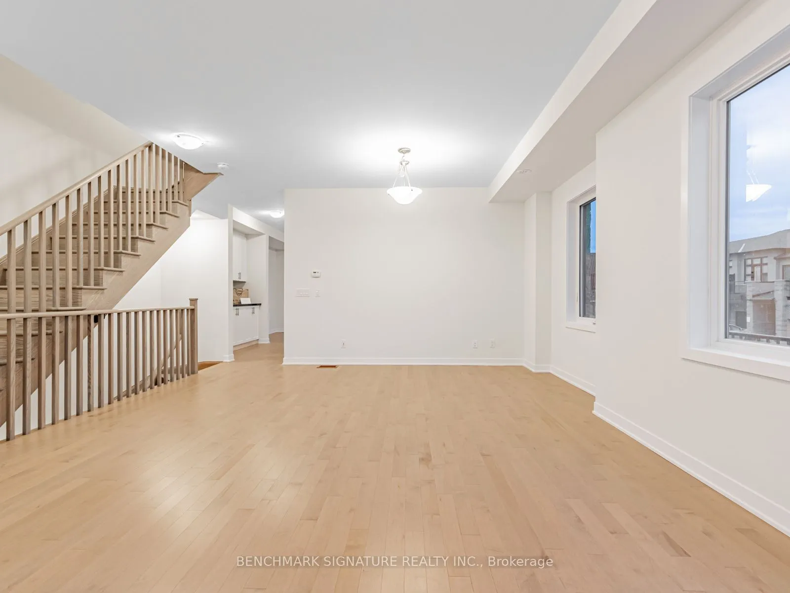 Att/Row/Townhouse interior view at 28 Harvey Bunker Crescent Markham