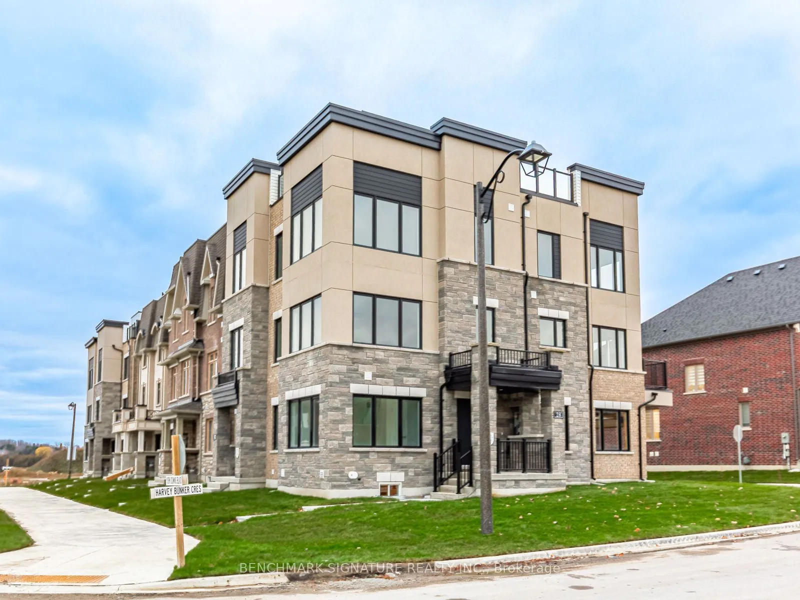 Att/Row/Townhouse 4 bedroom 3 bathroom at 28 Harvey Bunker Crescent in Markham - MLS# N12581948