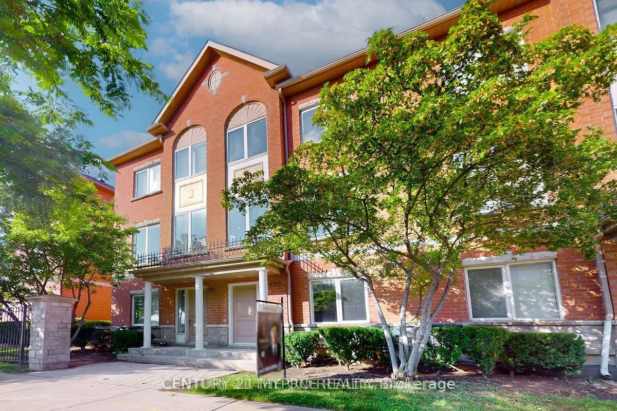 Condo Townhouse 4 bedroom 3 bathroom at 220 South Park Road in Markham - MLS# N12584170