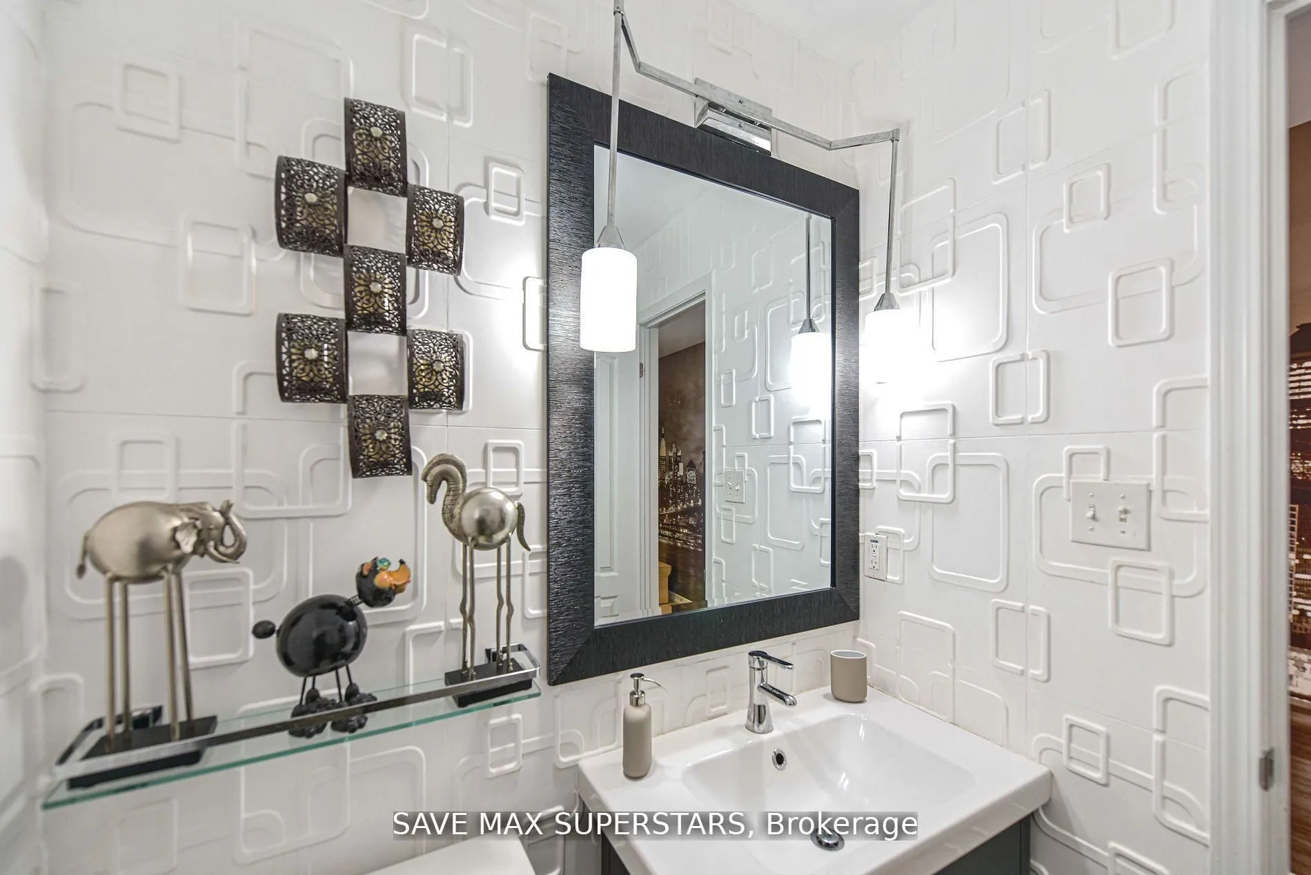 Detached kitchen at 1246 LESLIE Drive Innisfil