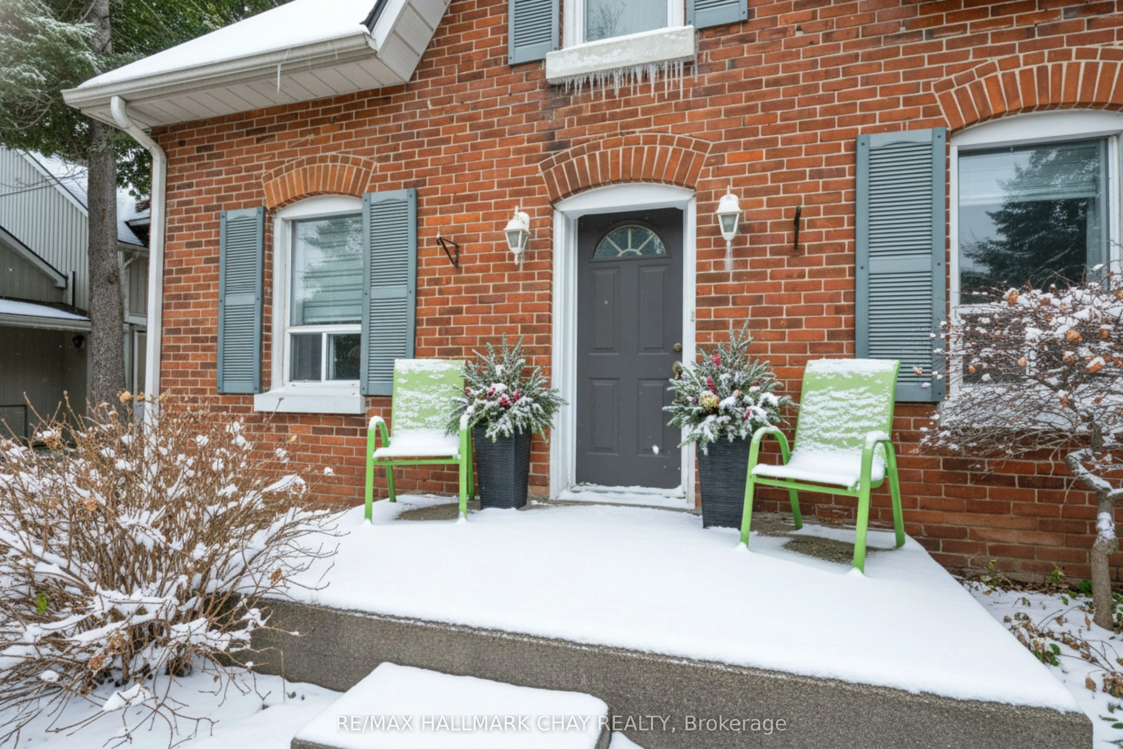 Detached kitchen at 2088 Victoria Street Innisfil