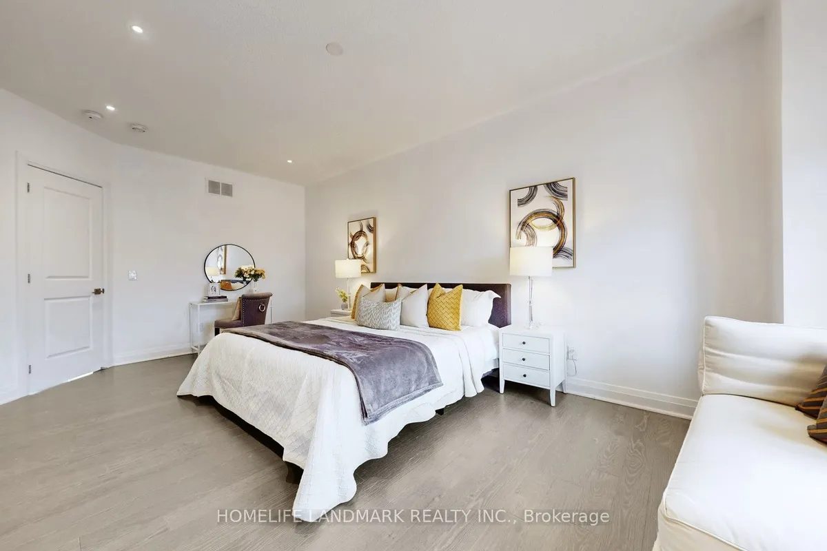 393 William Graham Drive, ON L4G 0Z9