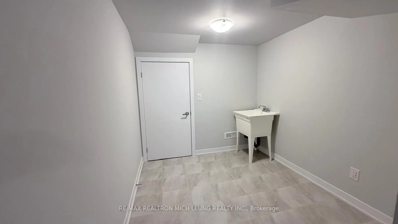 Att/Row/Townhouse living room at 16 Harvey bunker Crescent Markham