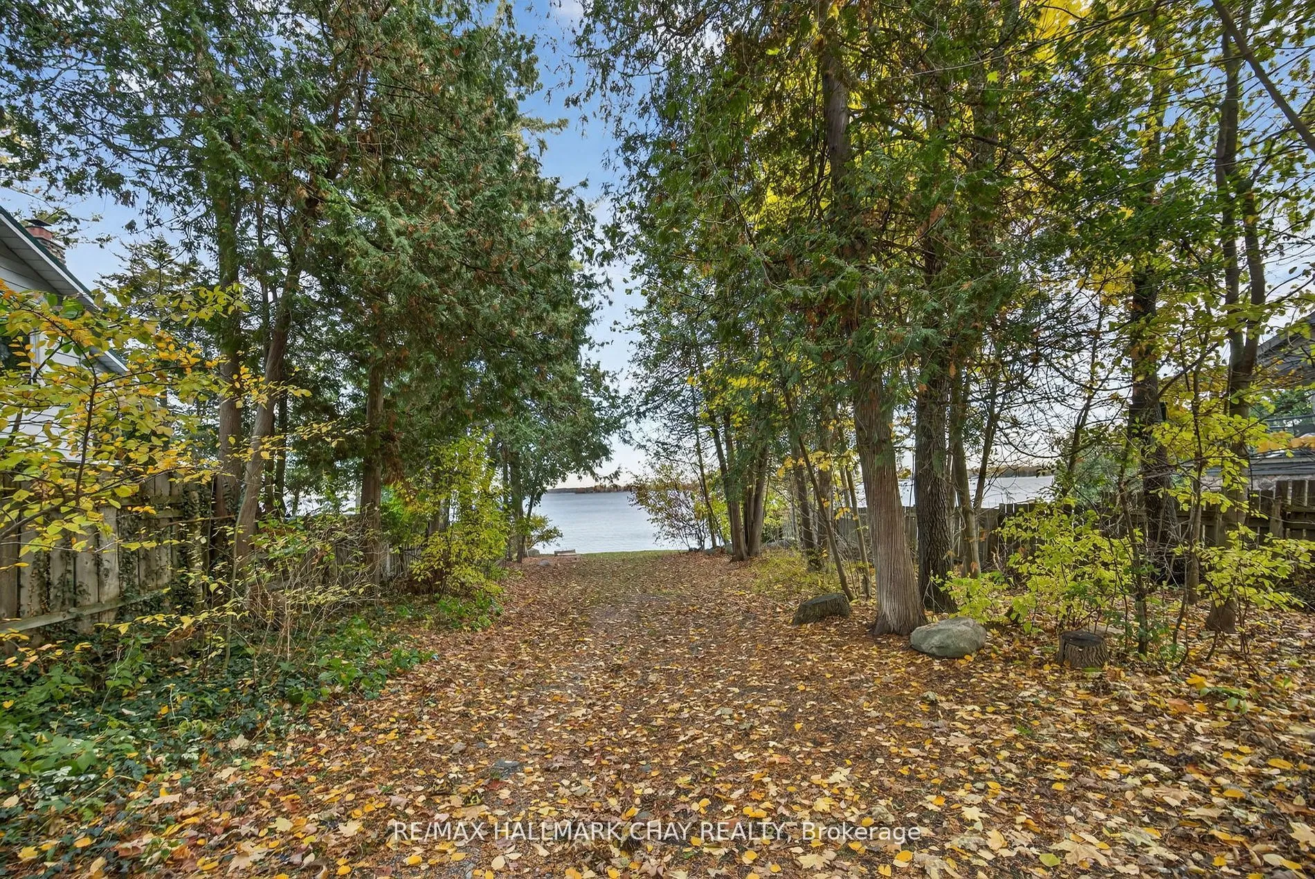 Detached interior view at 2036 Northern Avenue Innisfil