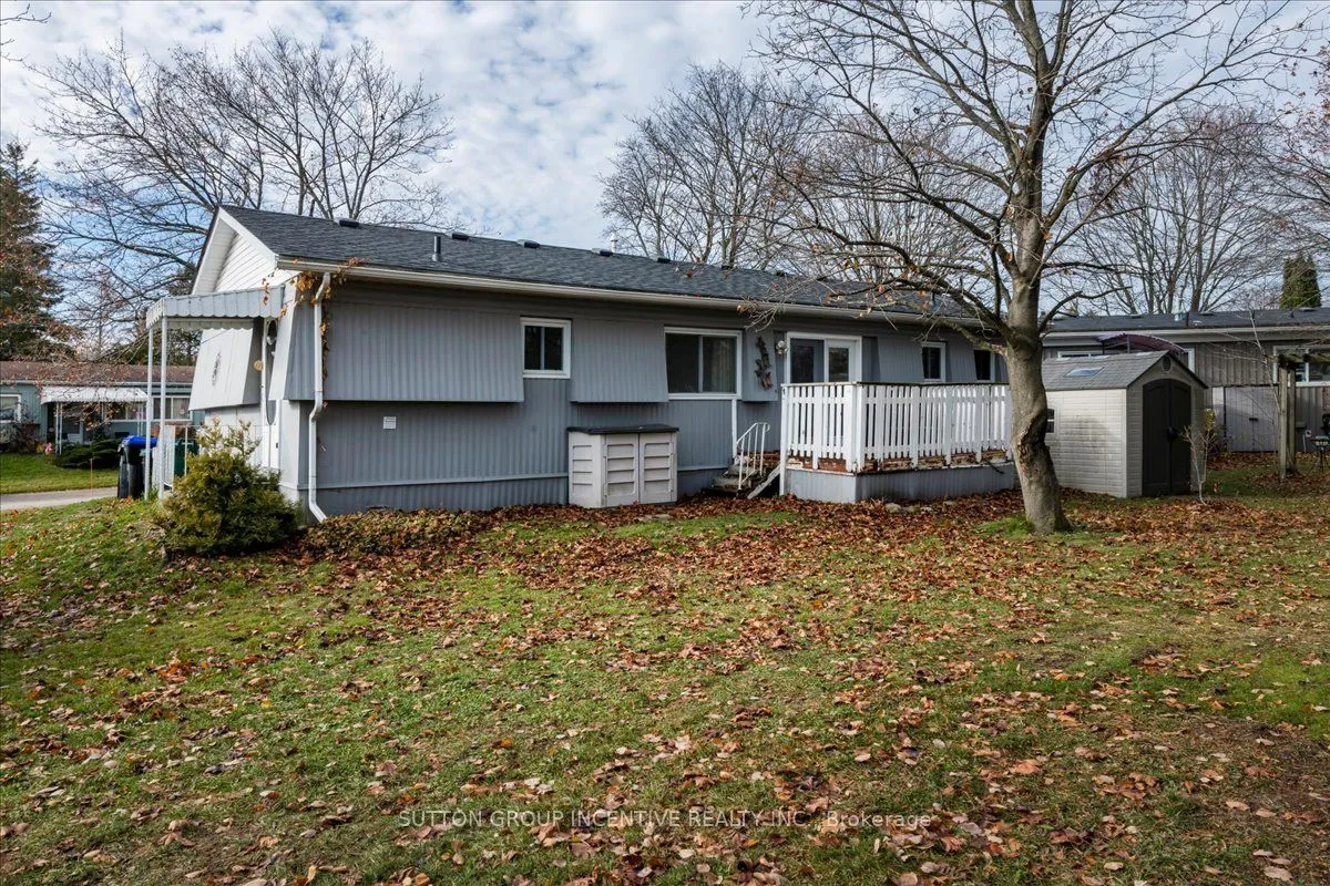 Detached living room at 29 Main Street Innisfil