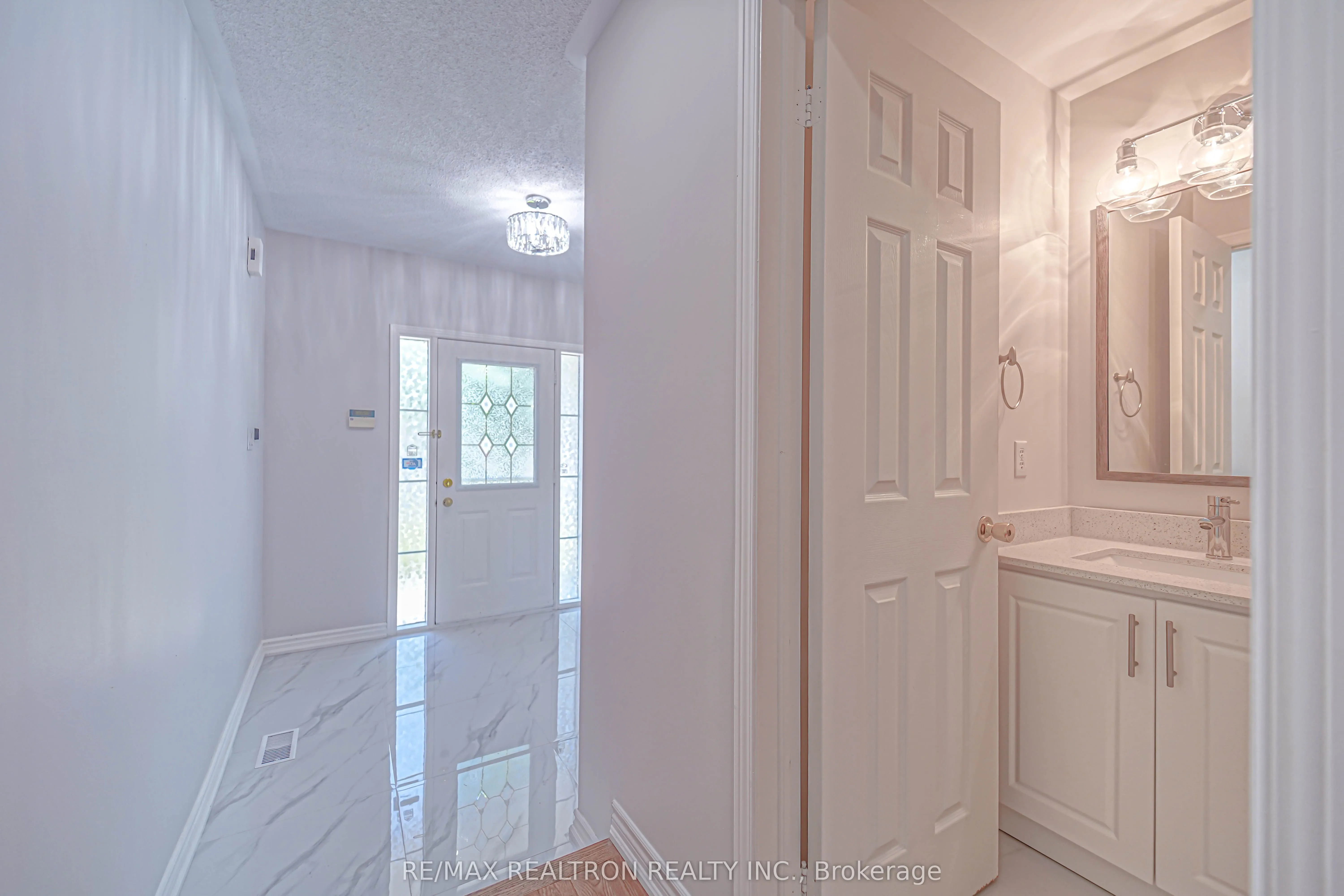 Att/Row/Townhouse interior view at 175 Trail Ridge Lane Markham