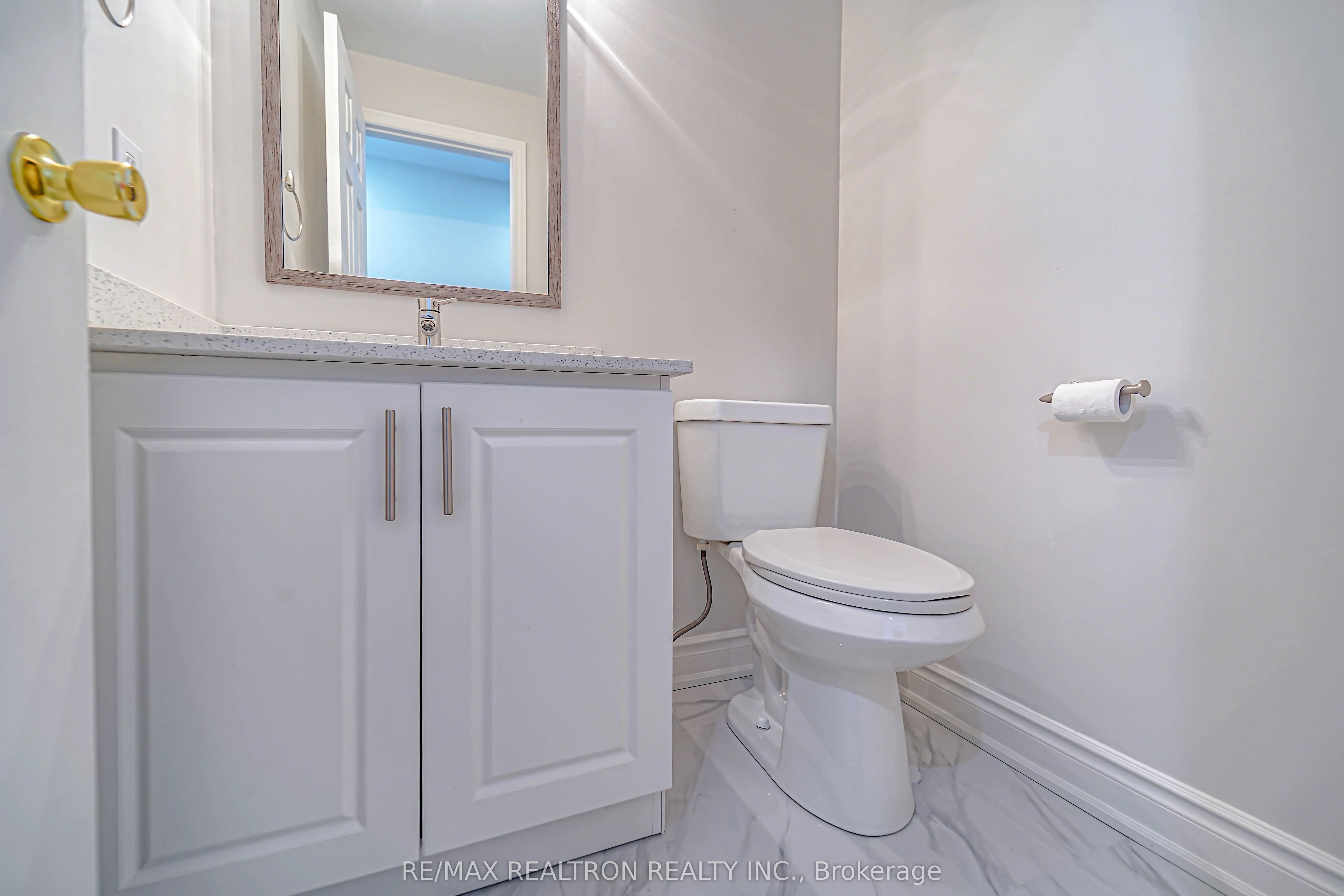 Att/Row/Townhouse kitchen at 175 Trail Ridge Lane Markham