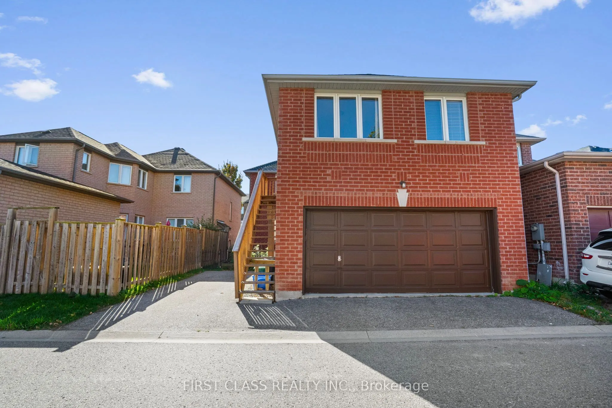 Detached 1 bedroom 1 bathroom at 496 White's Hill Avenue in Markham - MLS# N12589218