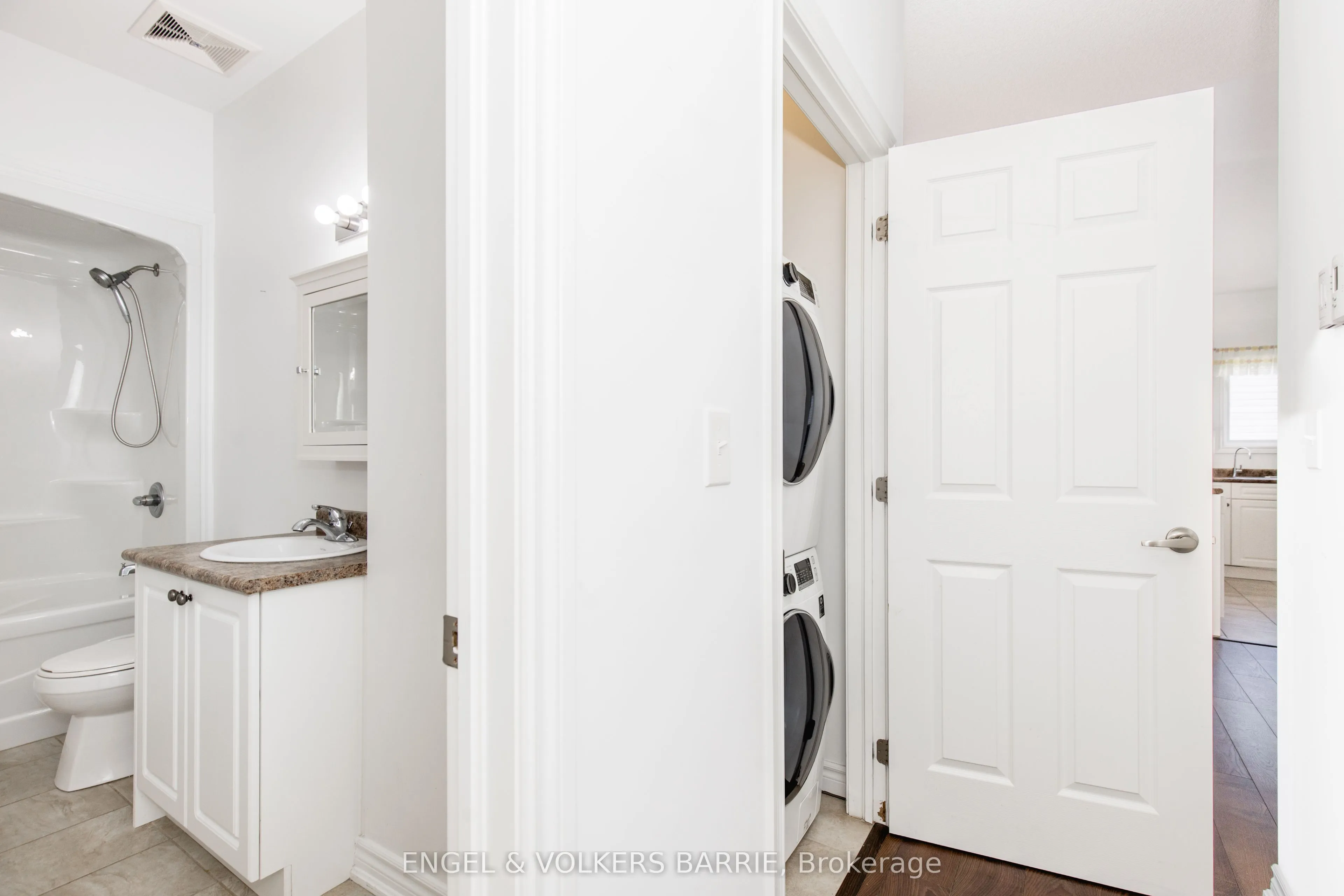 Detached living room at 38 Linden Lane Innisfil