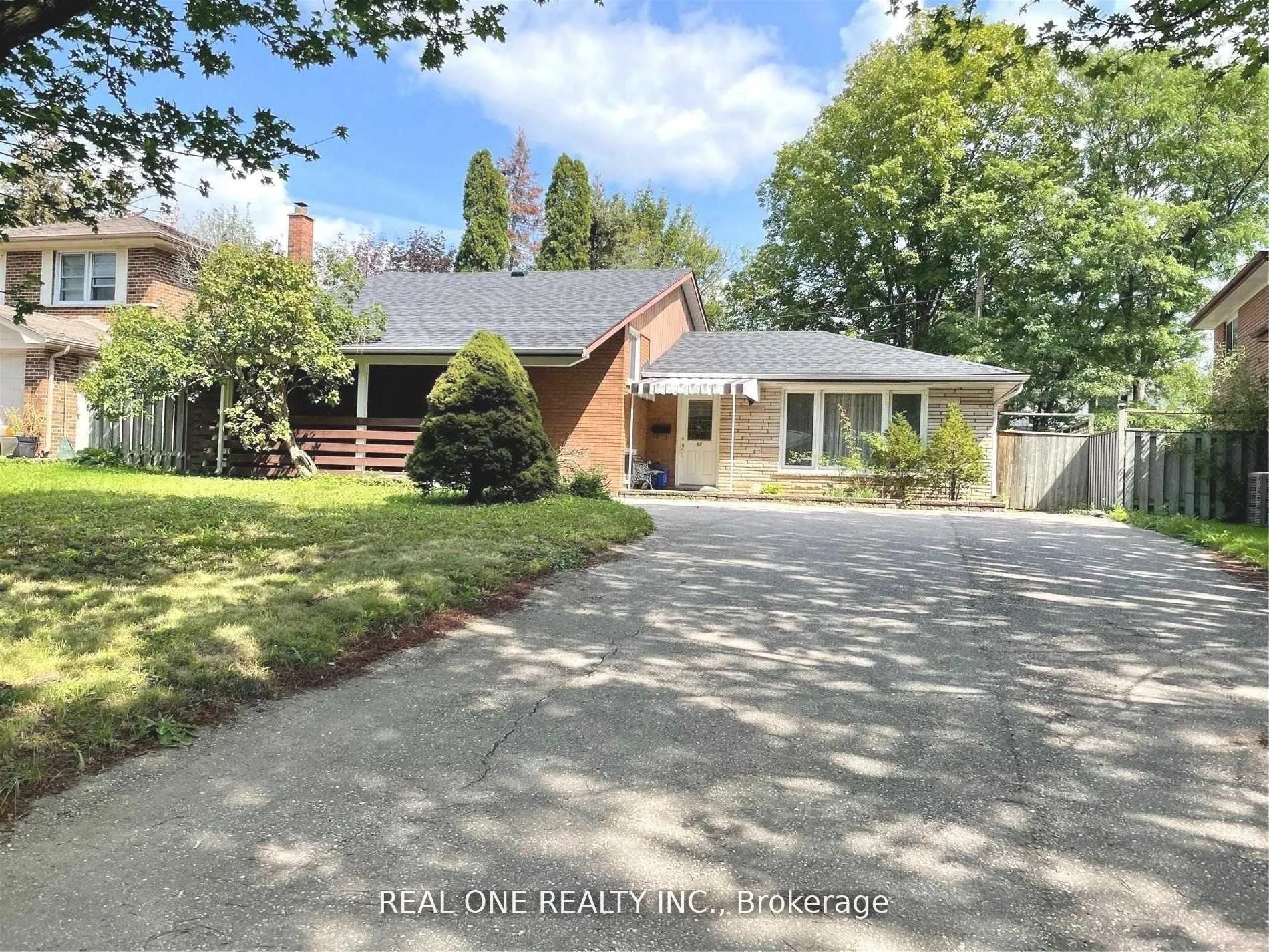 Detached 4 bedroom 2 bathroom at 17 Valleycrest Avenue in Markham - MLS# N12590202