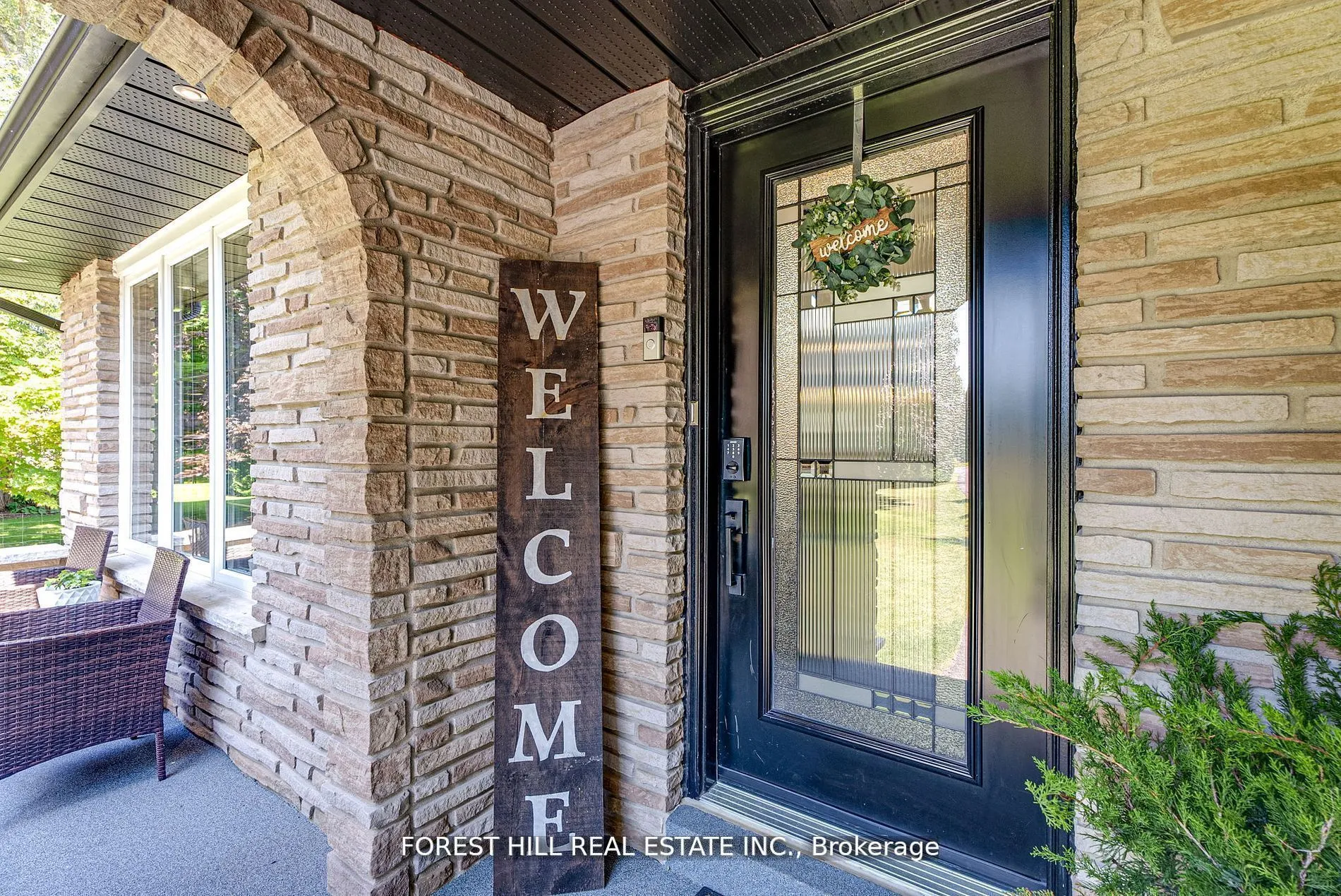 Detached interior view at 5837 Yonge Street Innisfil