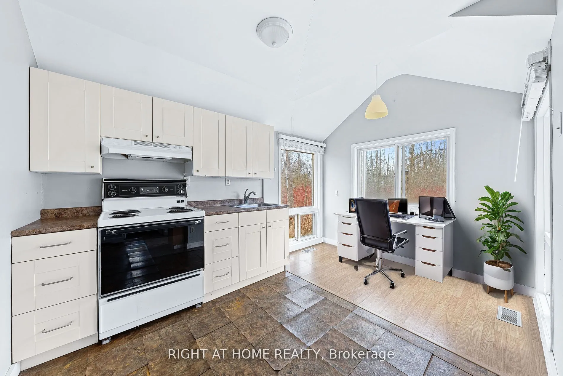 Detached living room at 685 Reid Street Innisfil