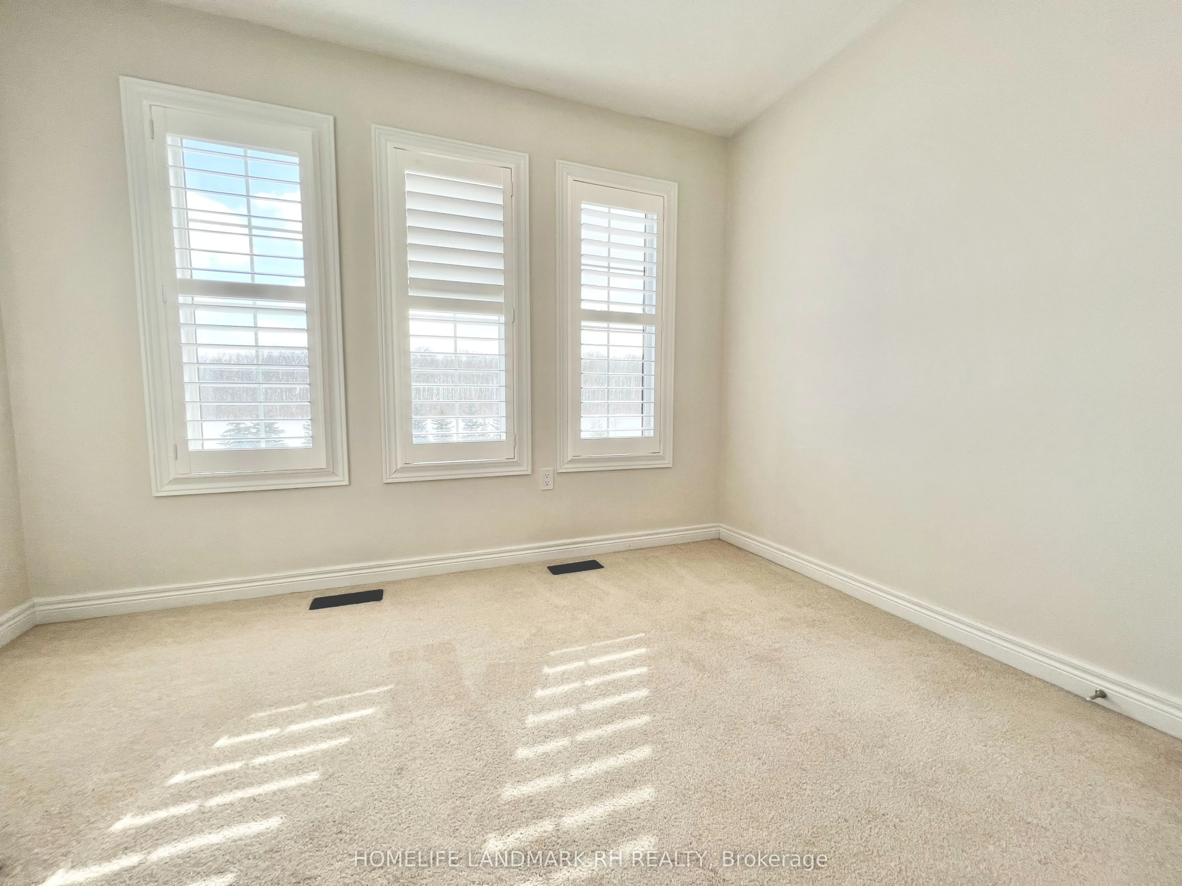 Att/Row/Townhouse living room at 936 Castlemore Avenue Markham