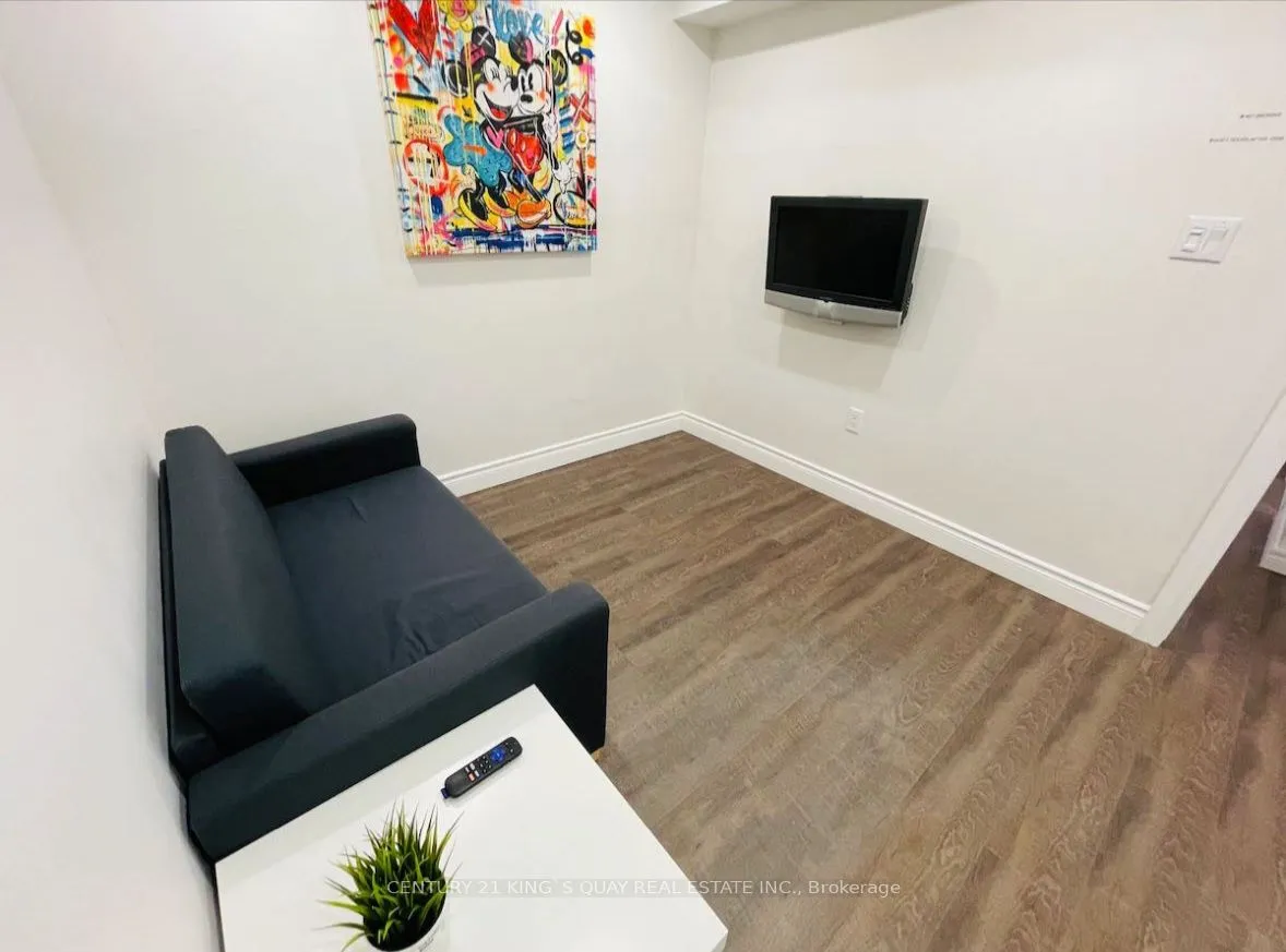 Detached interior view at 117 Northolt Crescent Markham