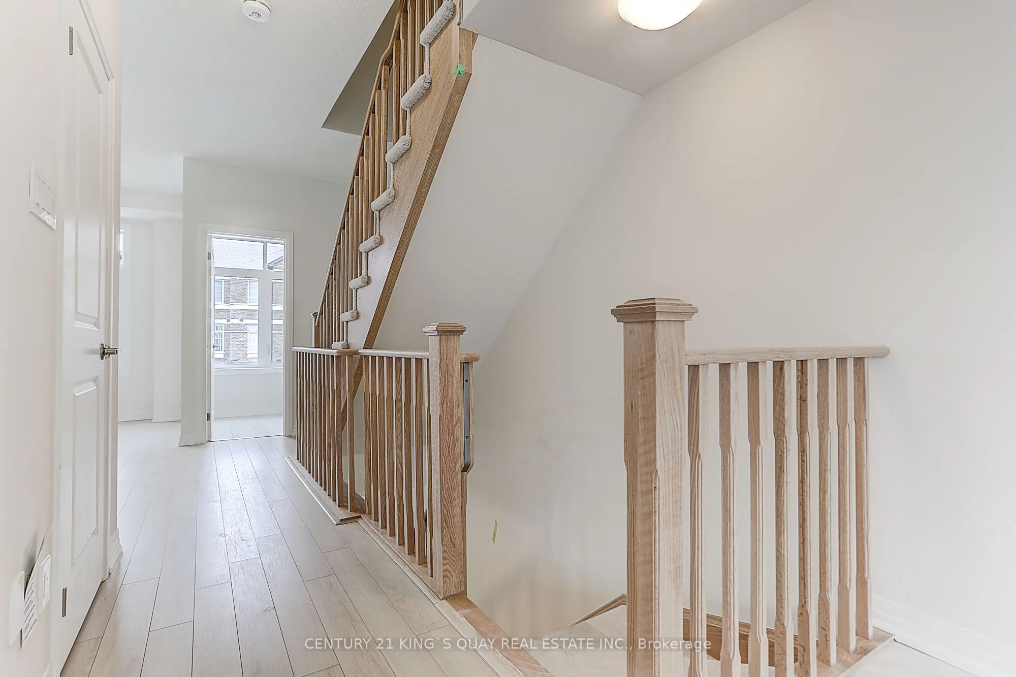 Att/Row/Townhouse kitchen at 27 Floyd Ford Way Markham